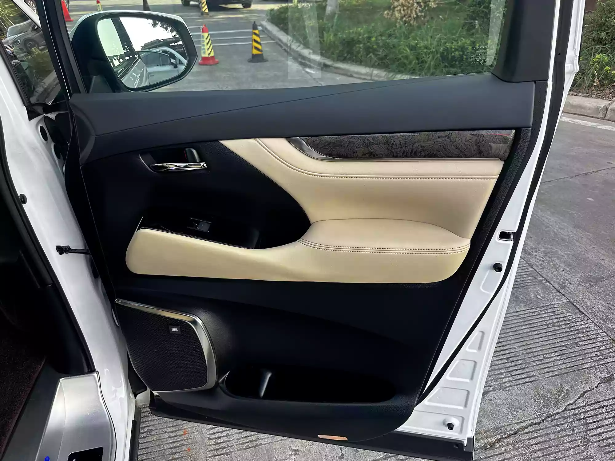 Used Toyota Alphard 2022 (30)