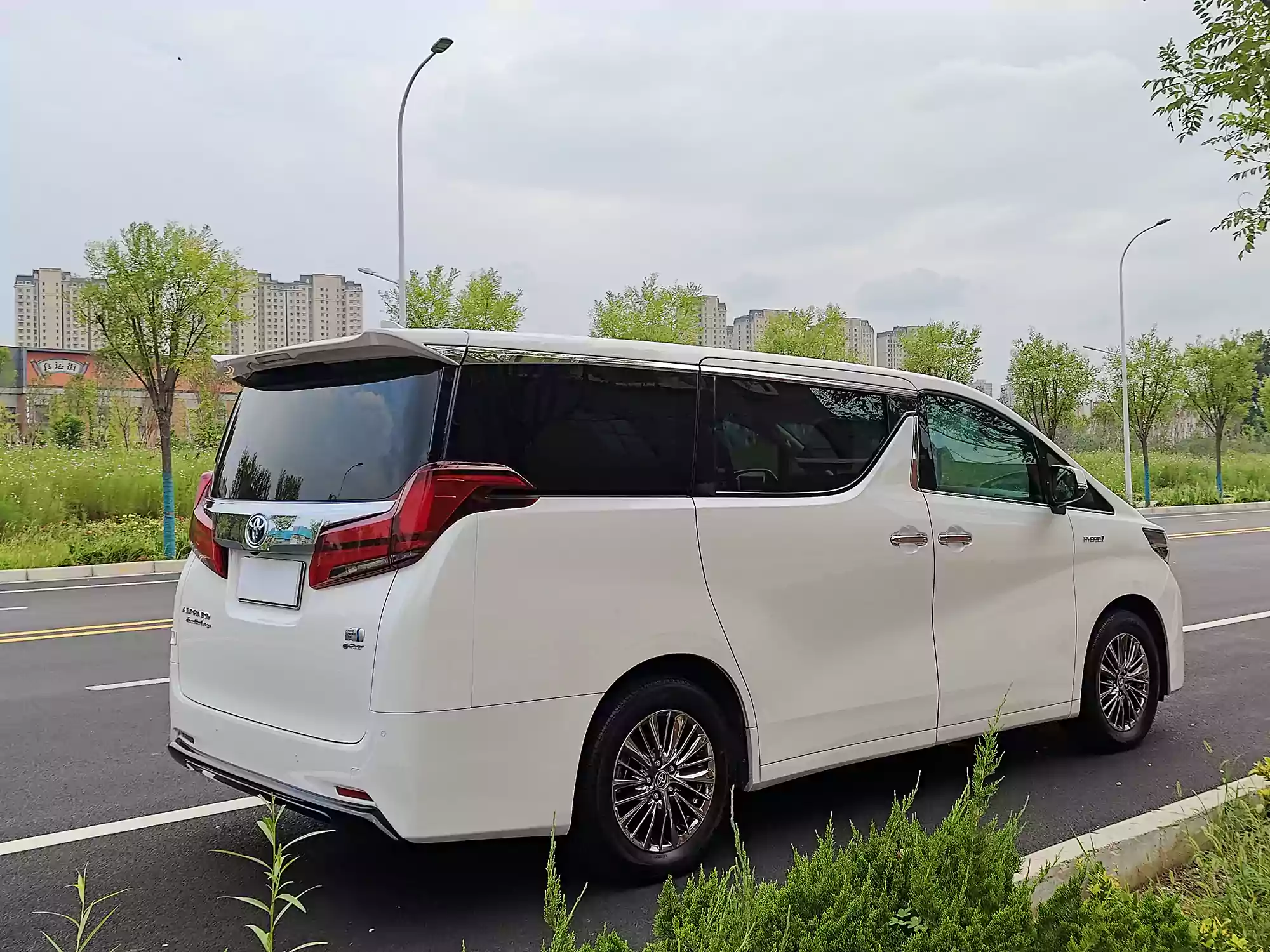 Used Toyota Alphard 2022 (48)