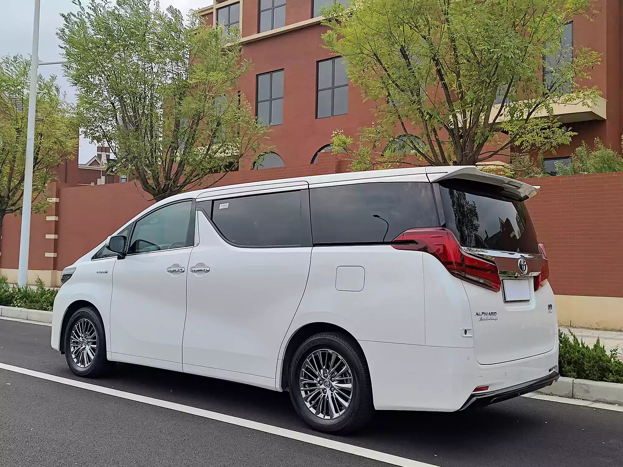 Used Toyota Alphard 2022 (5)