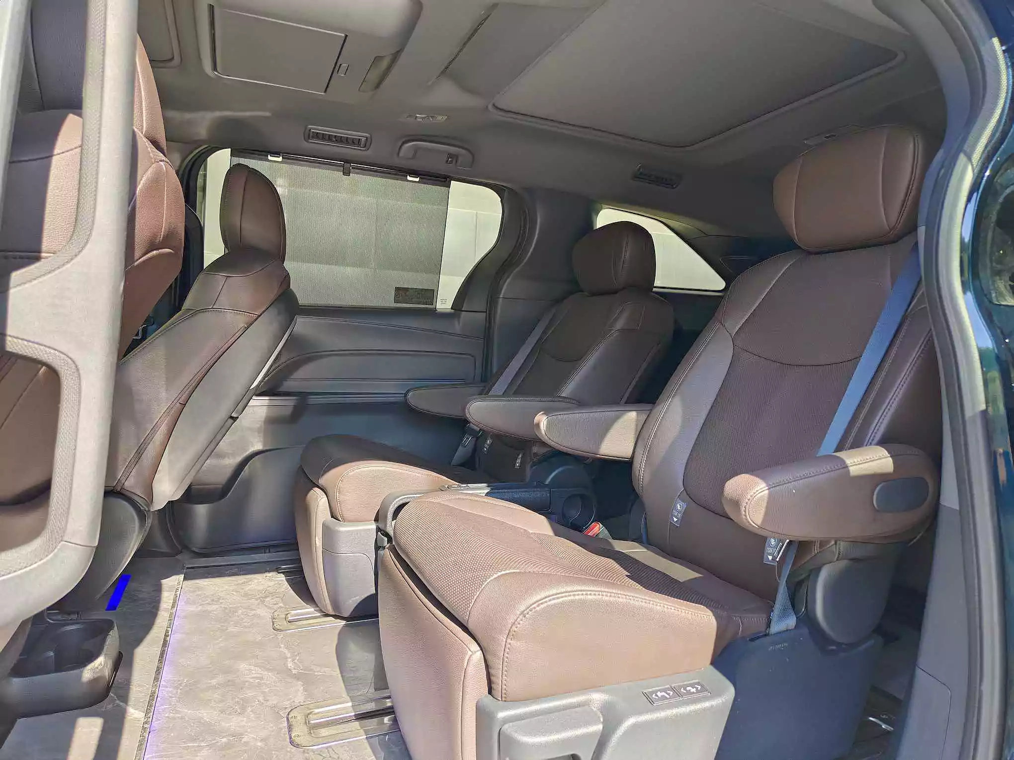 Used Toyota Granvia 2023 (1)