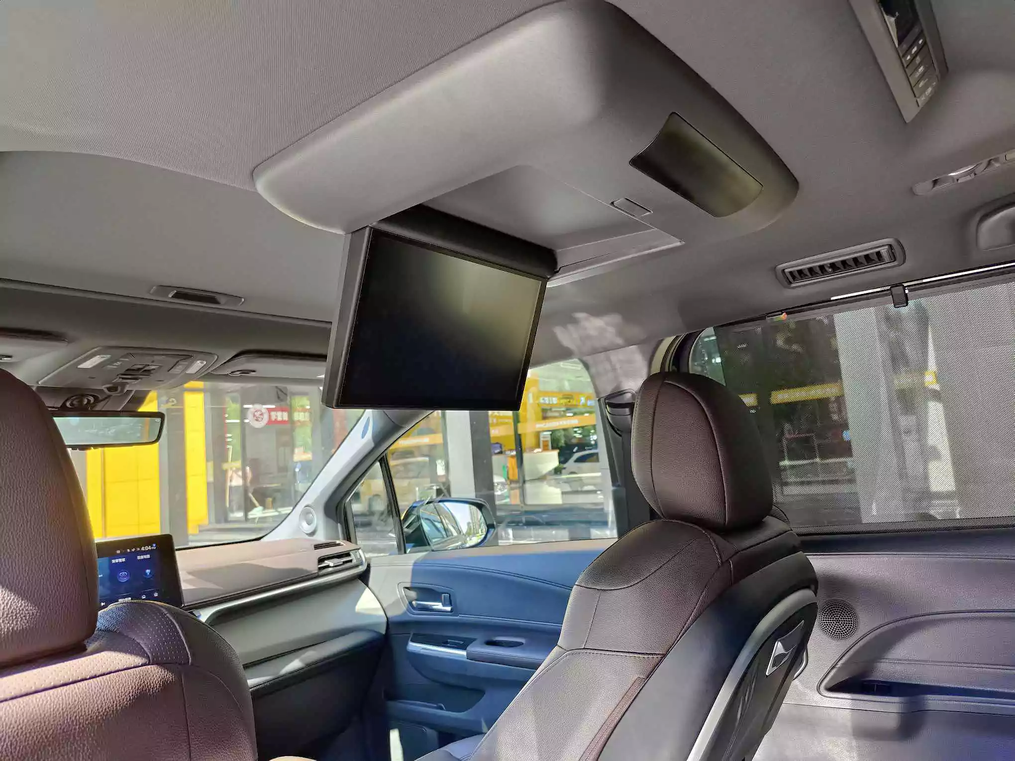 Used Toyota Granvia 2023 (6)