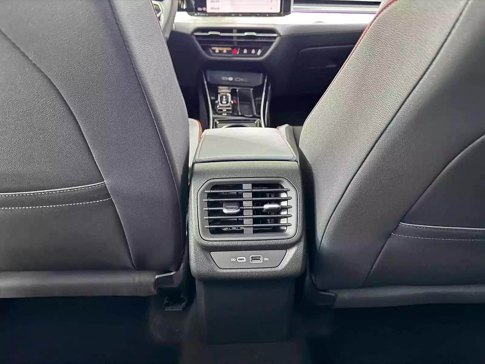 Used Volkswagen Lamando 2024 (17)