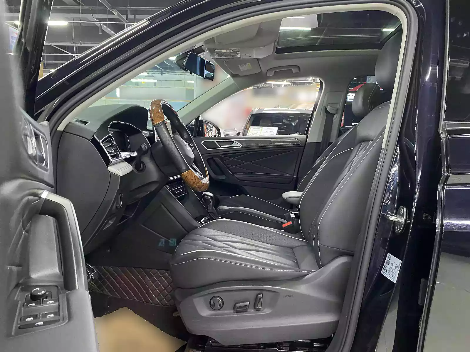 Used Volkswagen Tiguan L 2022 (11)