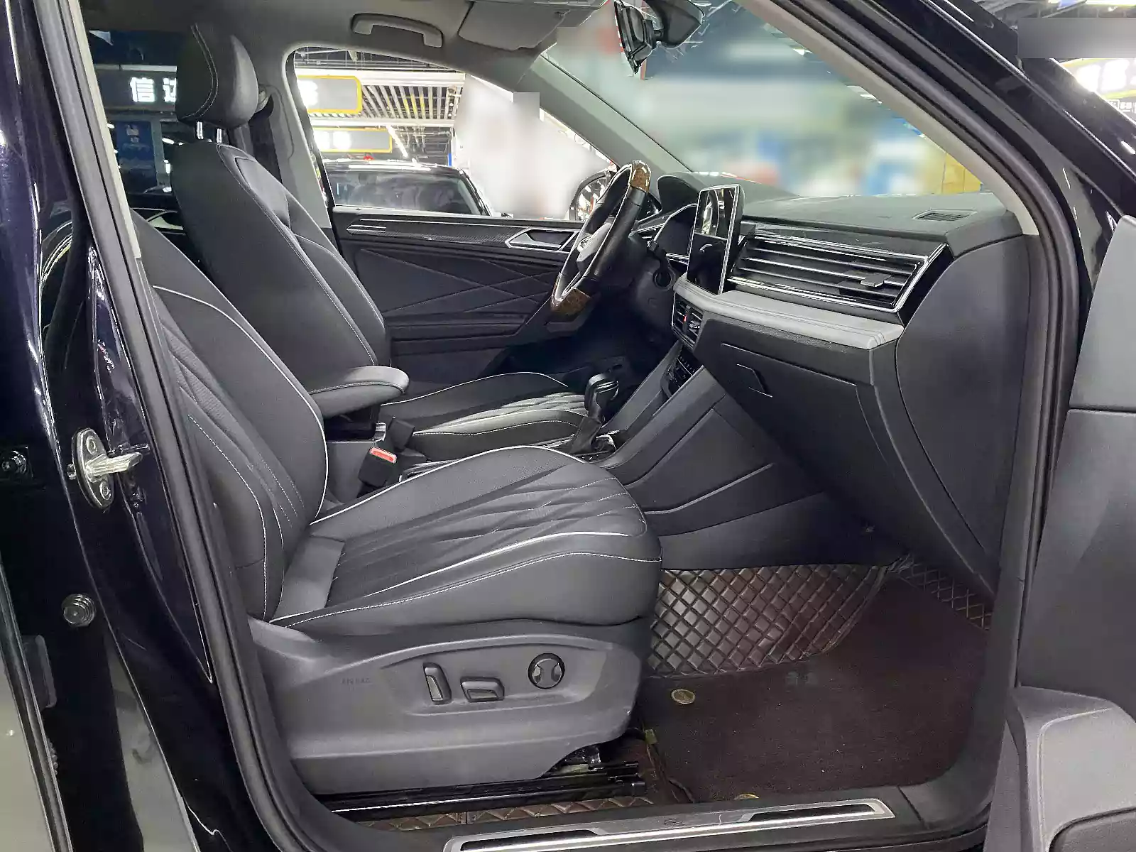 Used Volkswagen Tiguan L 2022 (16)