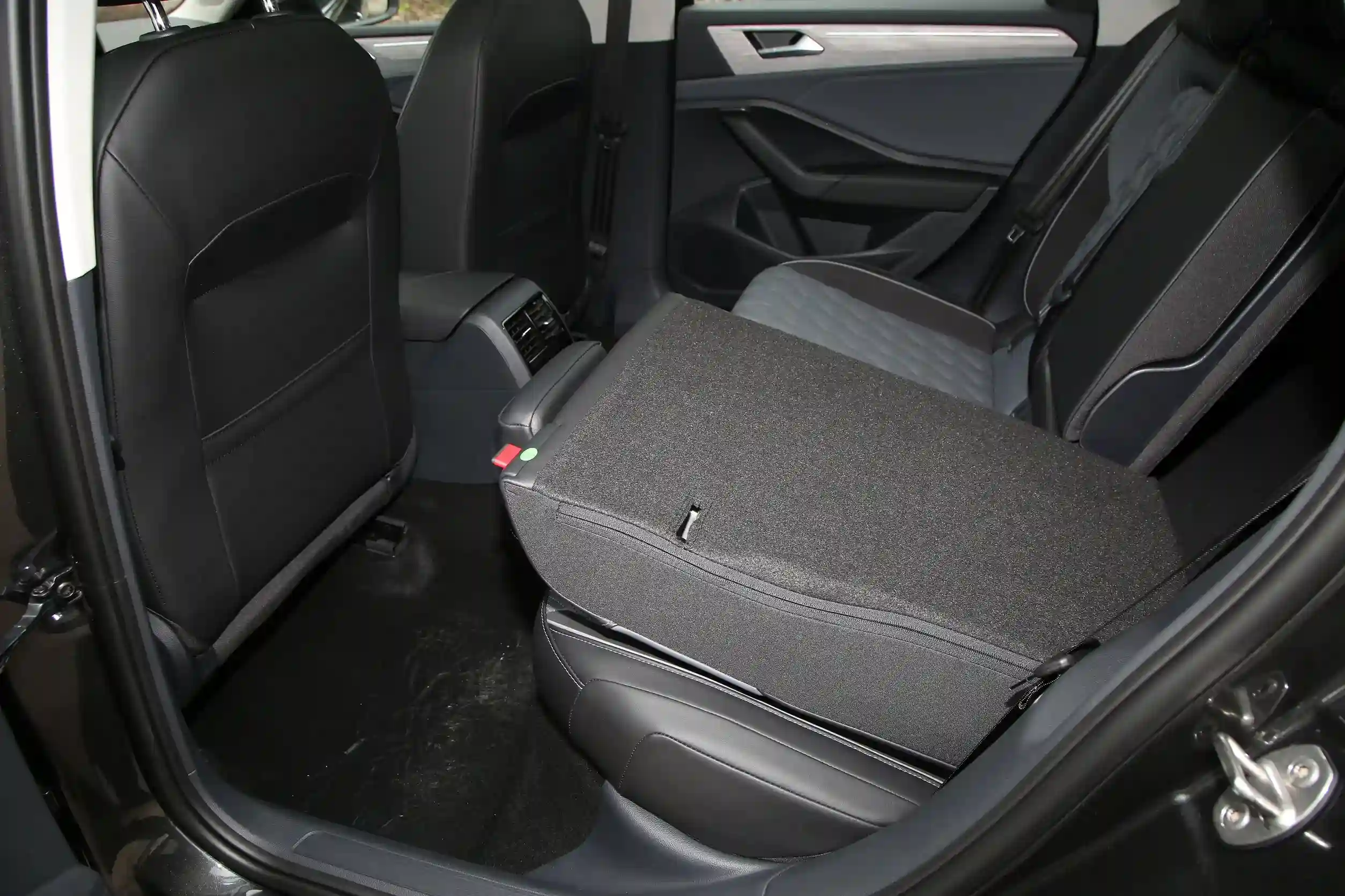 Volkswagen Sagitar picture (10)