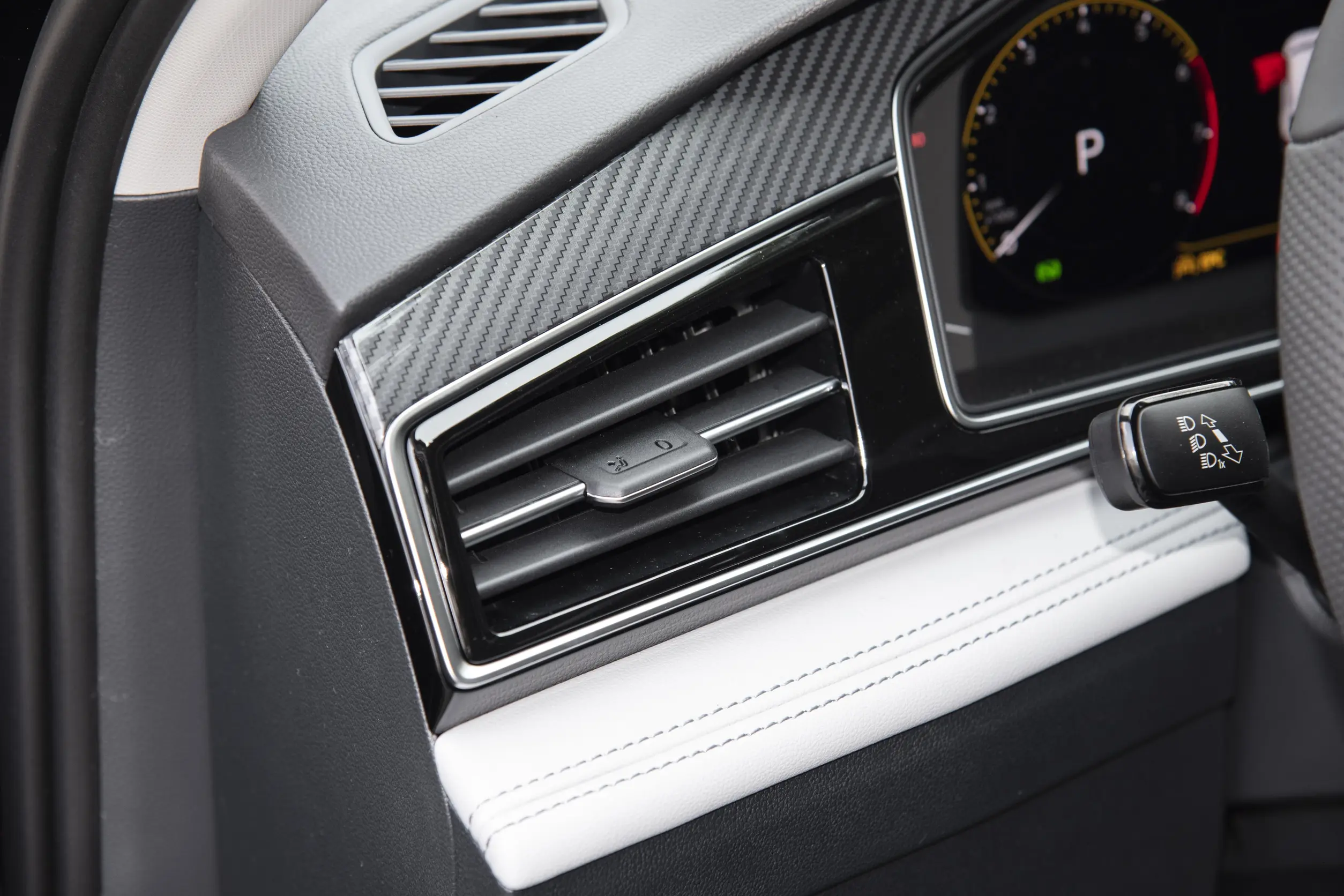 Volkswagen Tiguan L picture (13)