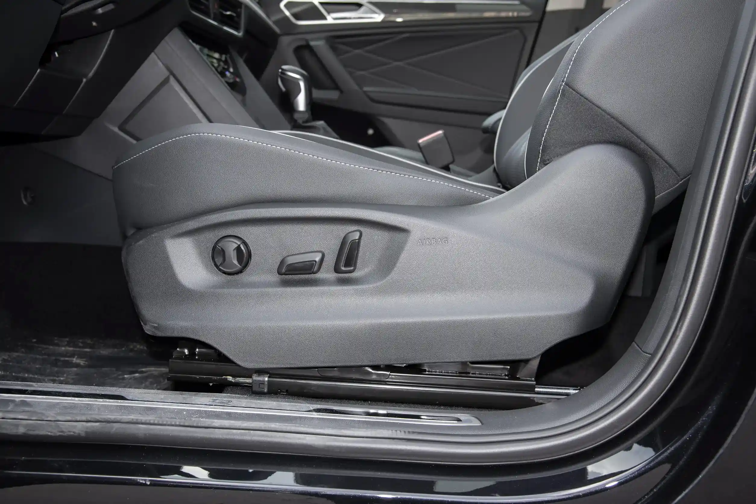 Volkswagen Tiguan L picture (2)