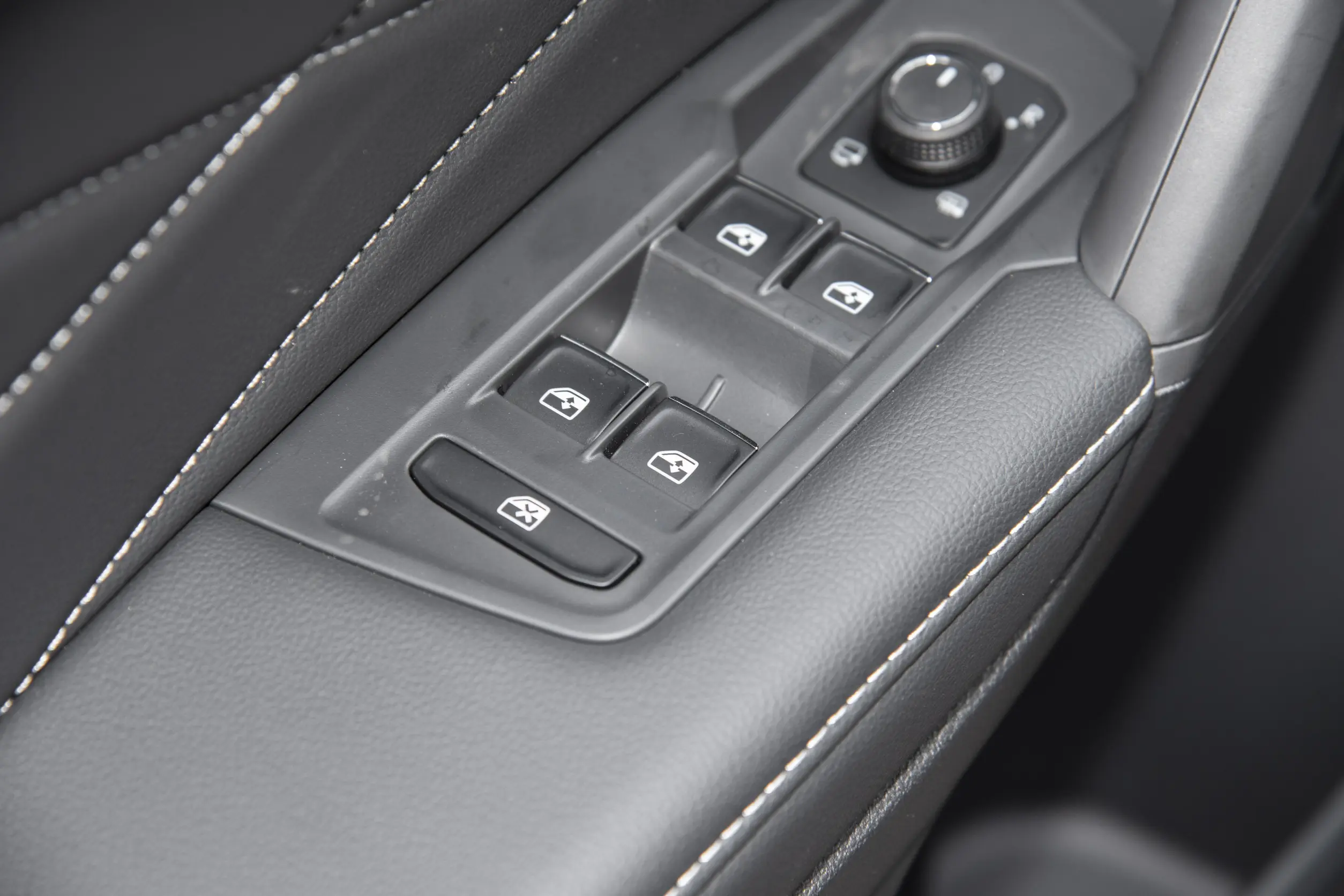 Volkswagen Tiguan L picture (3)