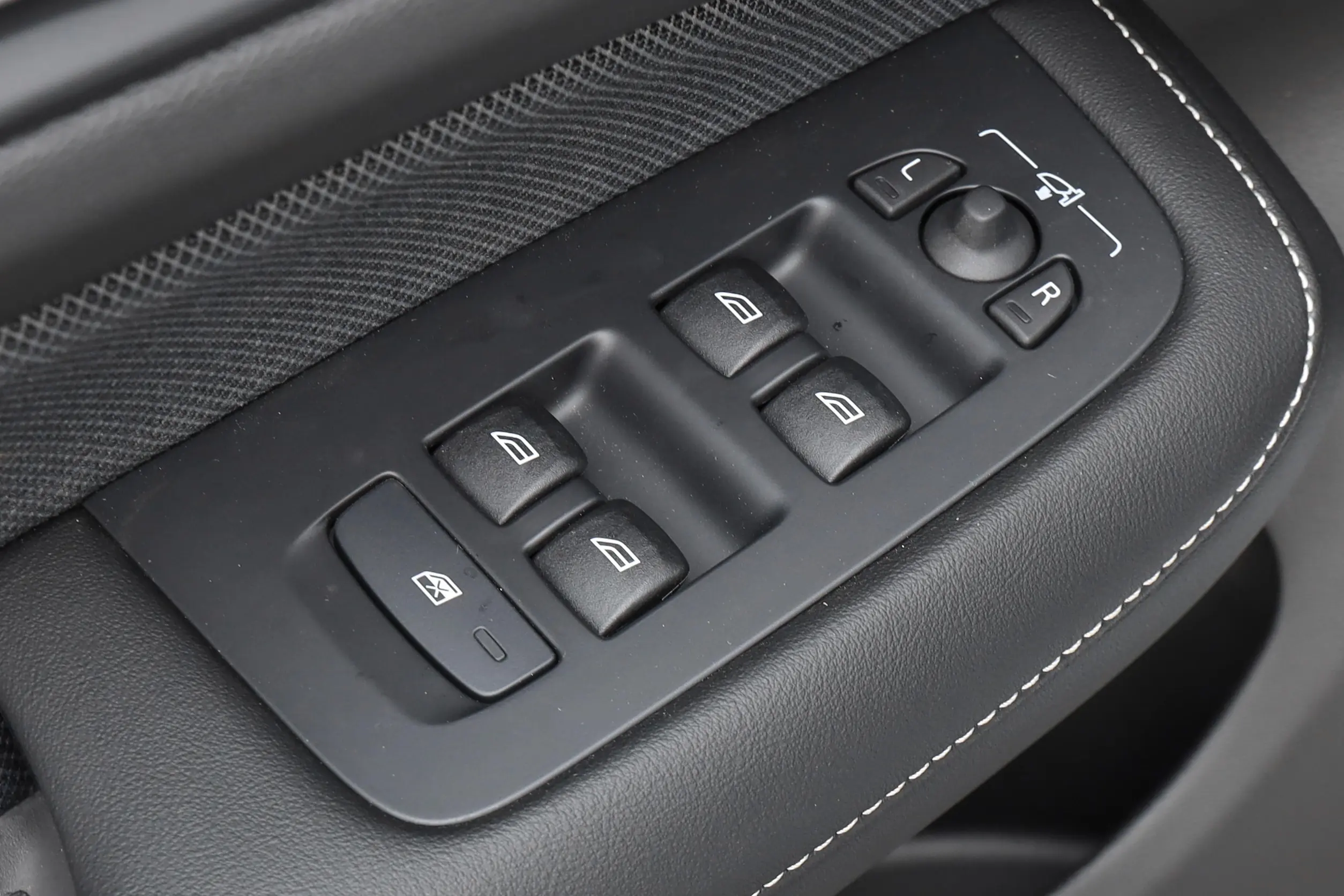 Volvo S60 picture (1)