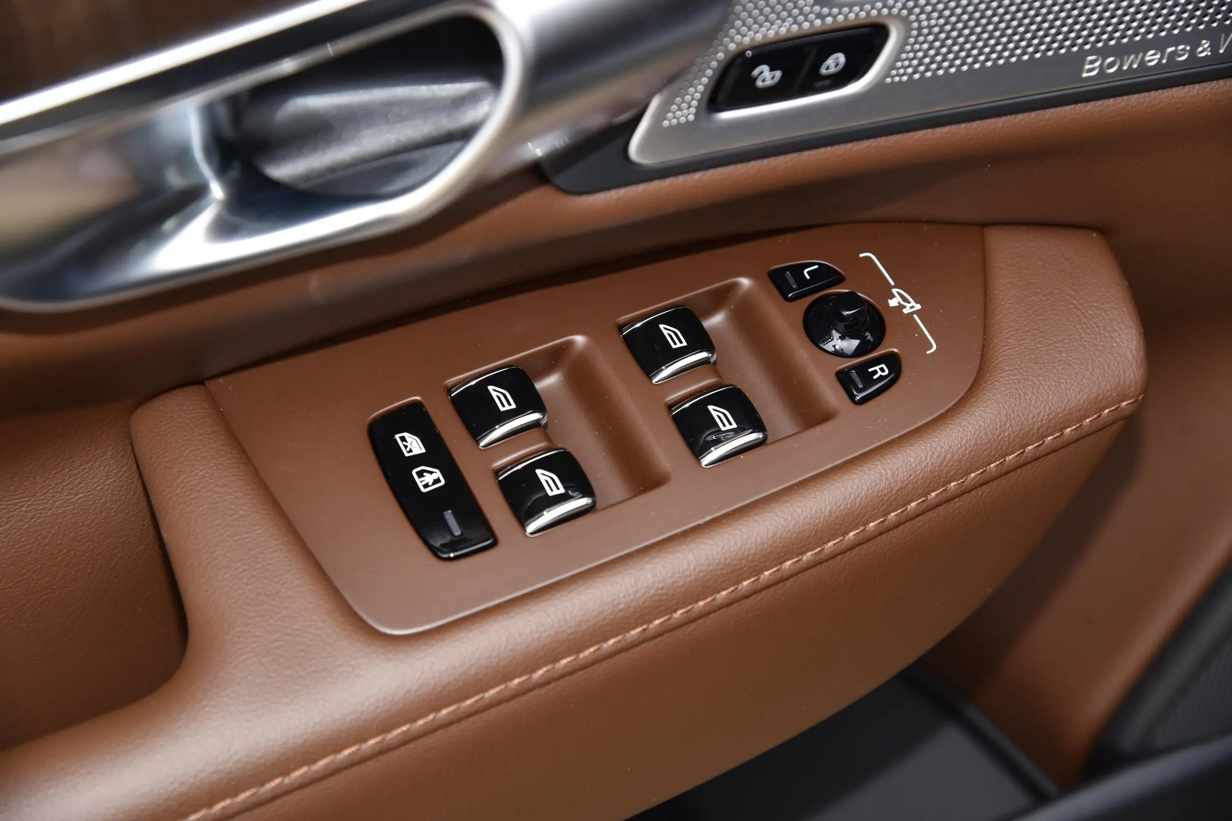 Volvo S90 picture (10)