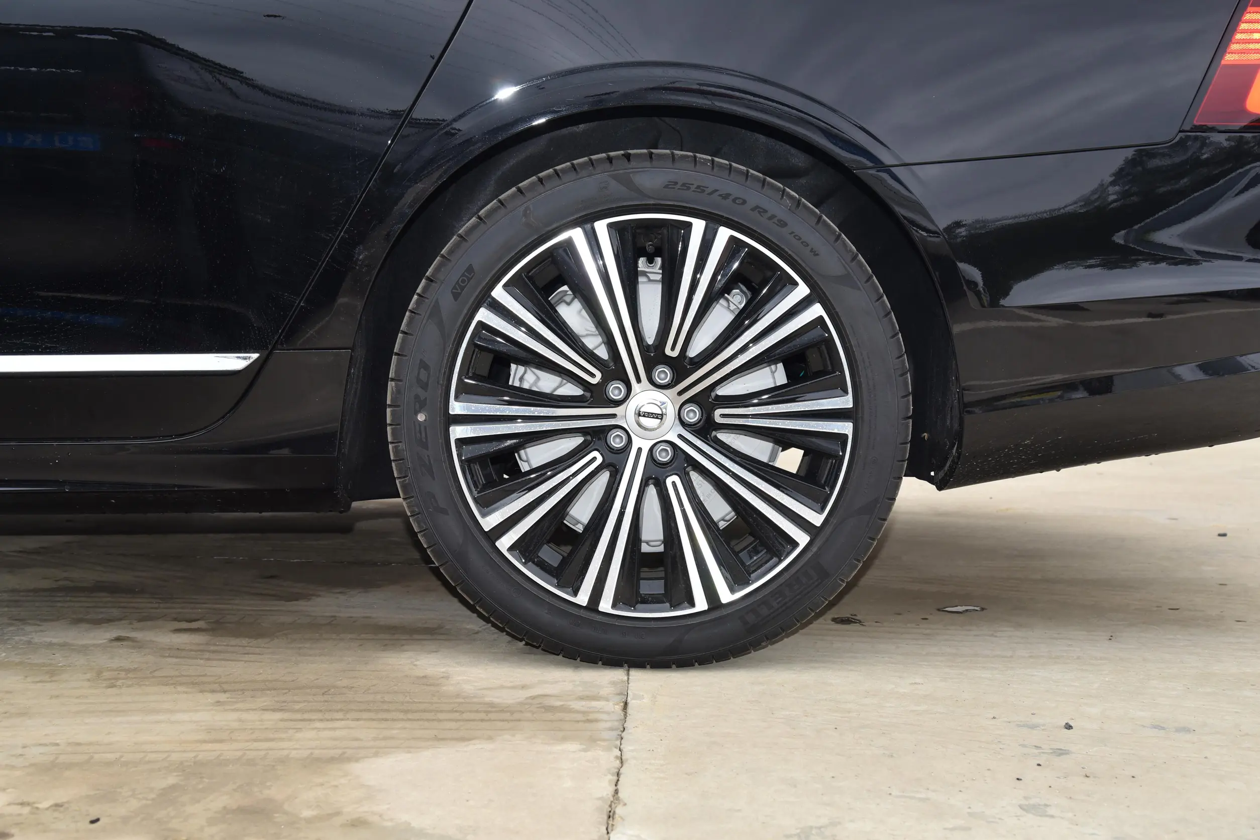 Volvo S90 picture (7)