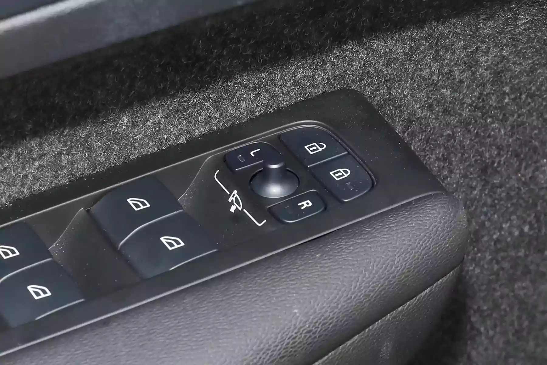 Volvo XC40 picture (10)