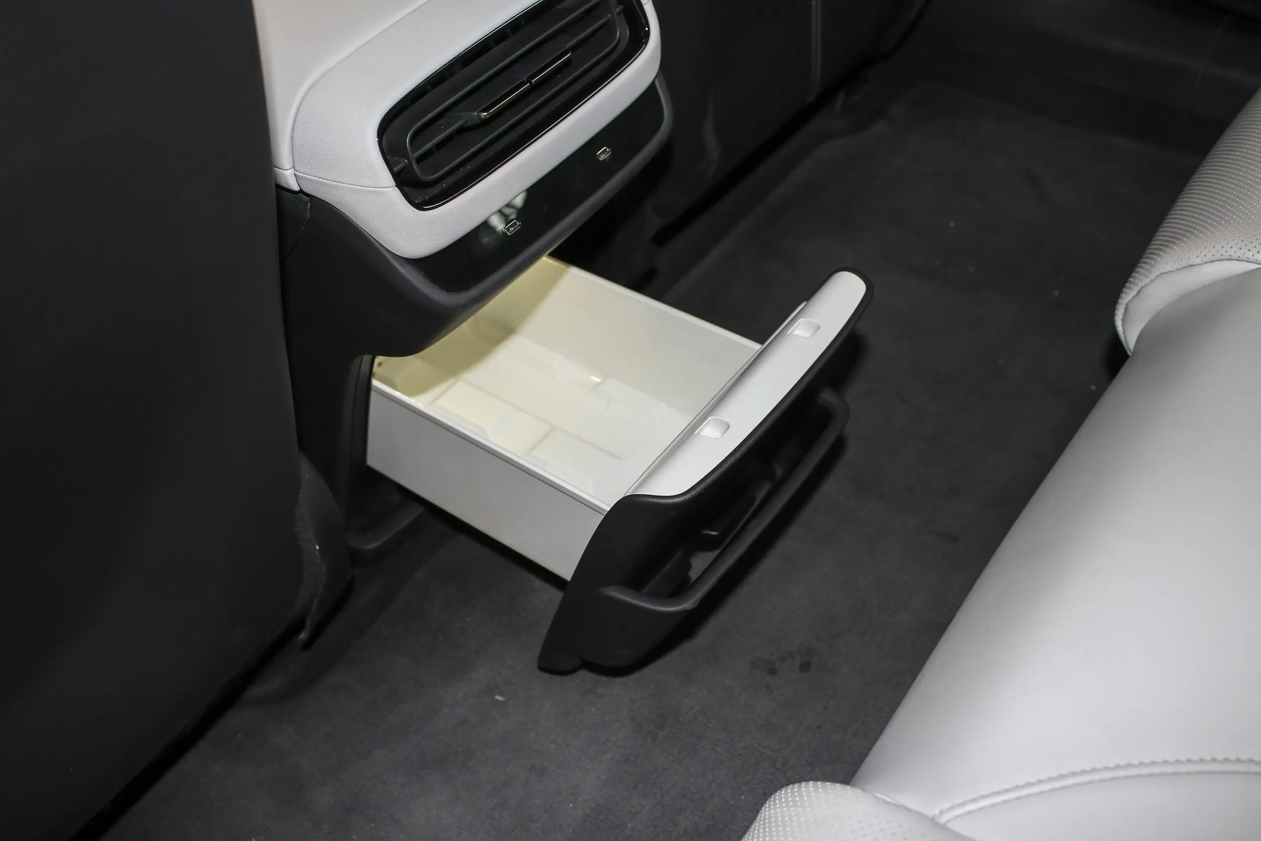 Xiaomi SU7 picture (13)