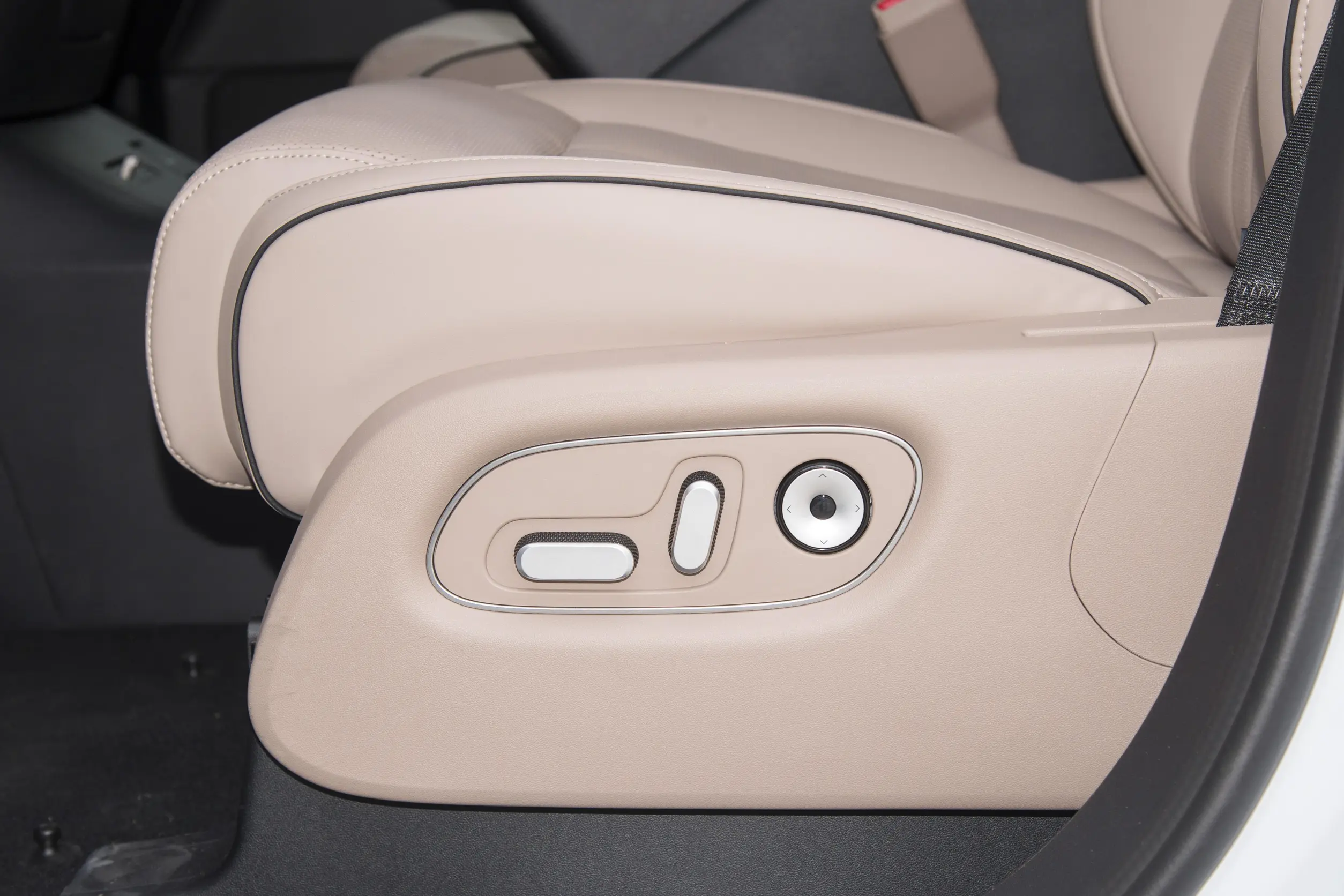 Xpeng X9 picture (6)