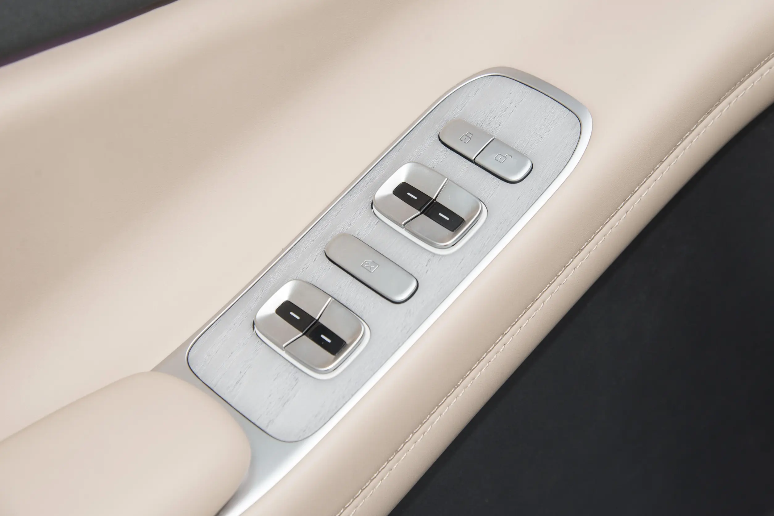 Xpeng X9 picture (8)