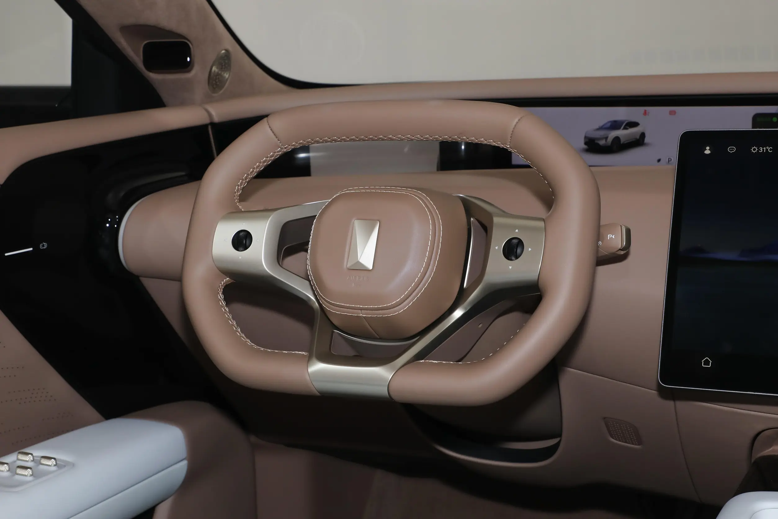 AVATR 07 2024 interior-2