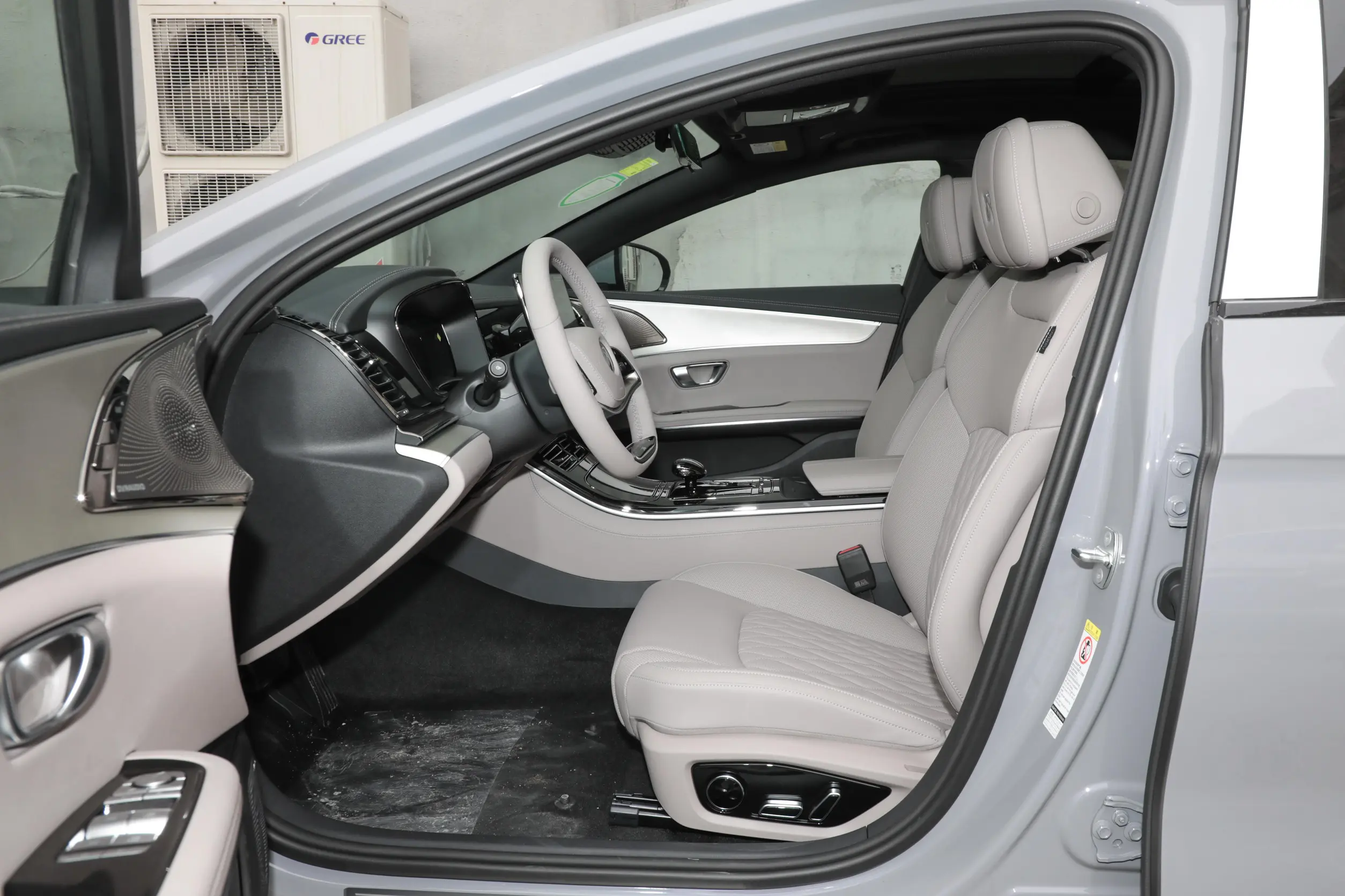 BYD Han DM 2025 space-1