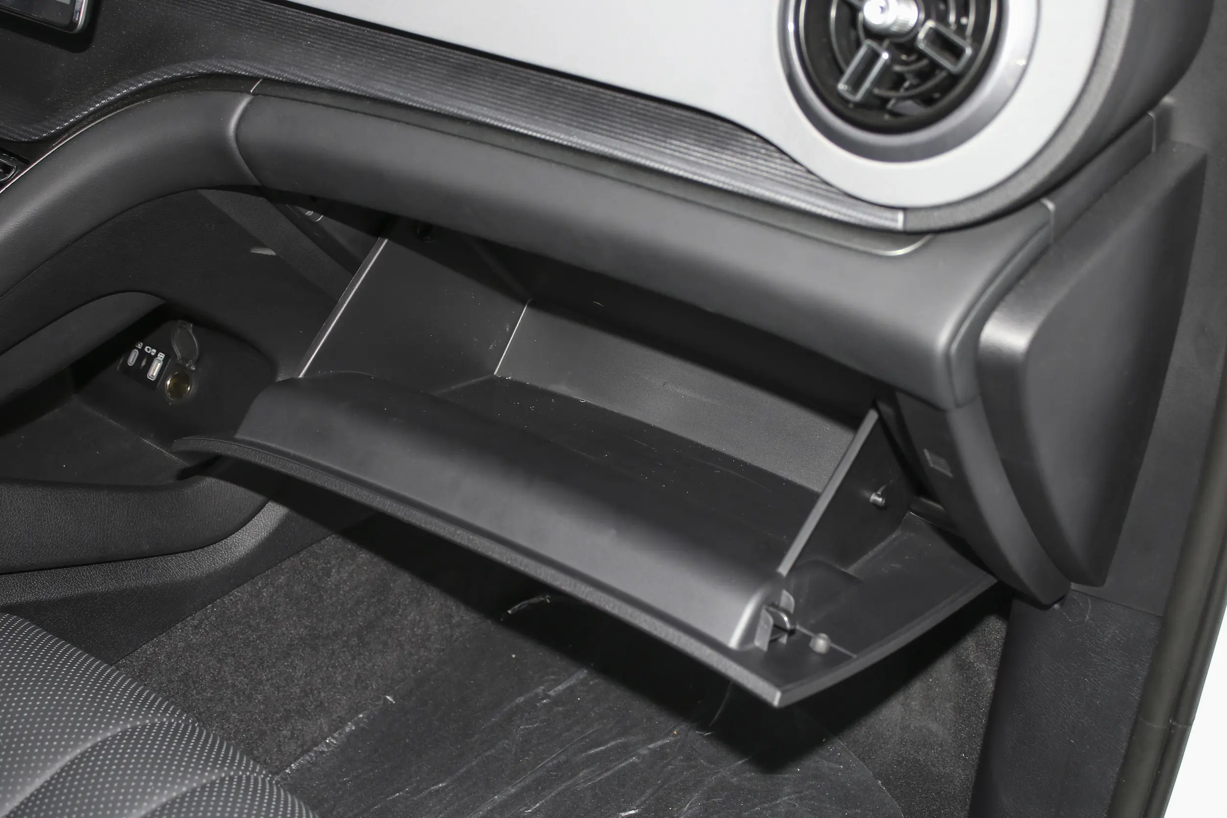 BYD Sea Lion 05 DM 2025 interior-4