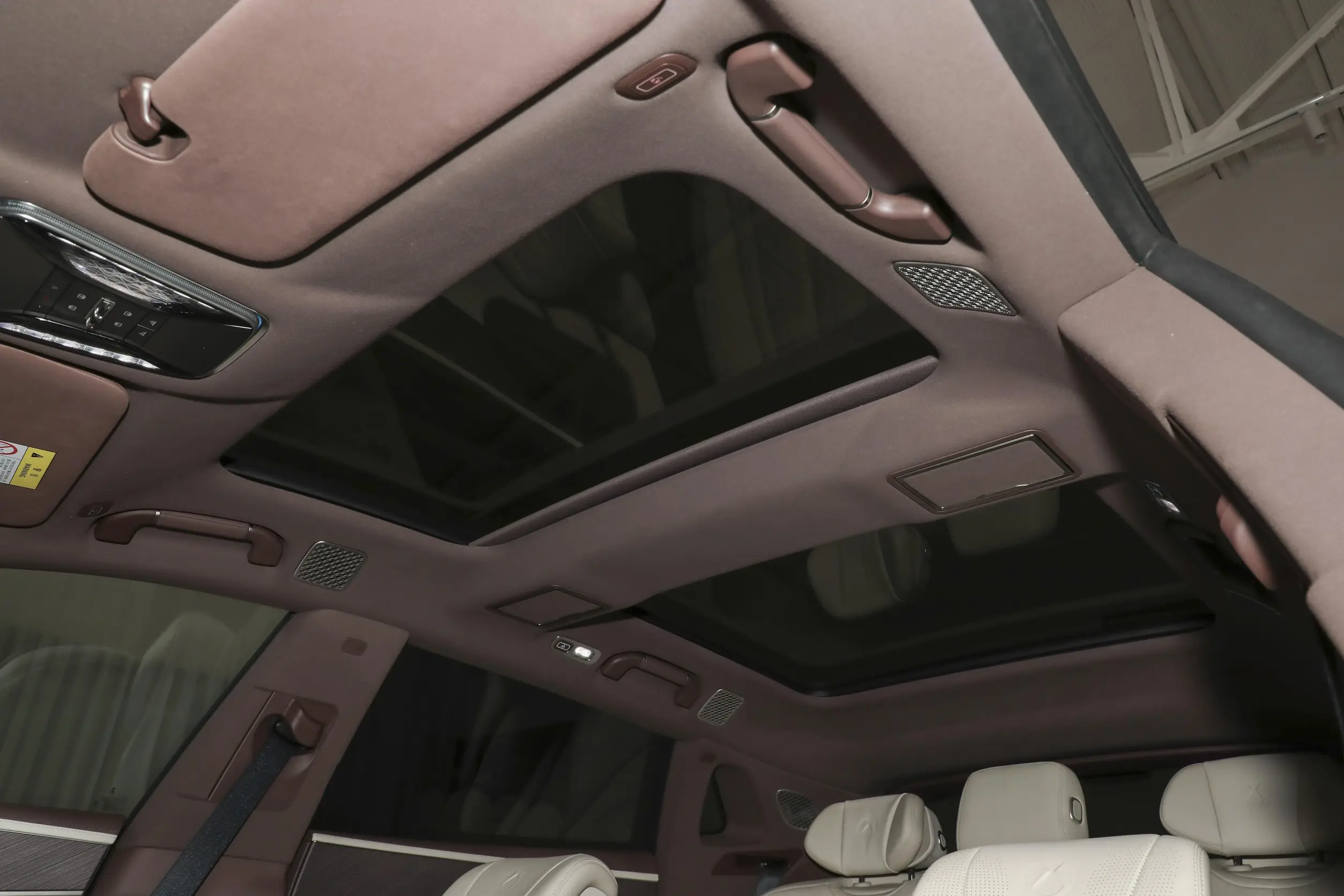 Denza Z9GT DM 2024 space-3