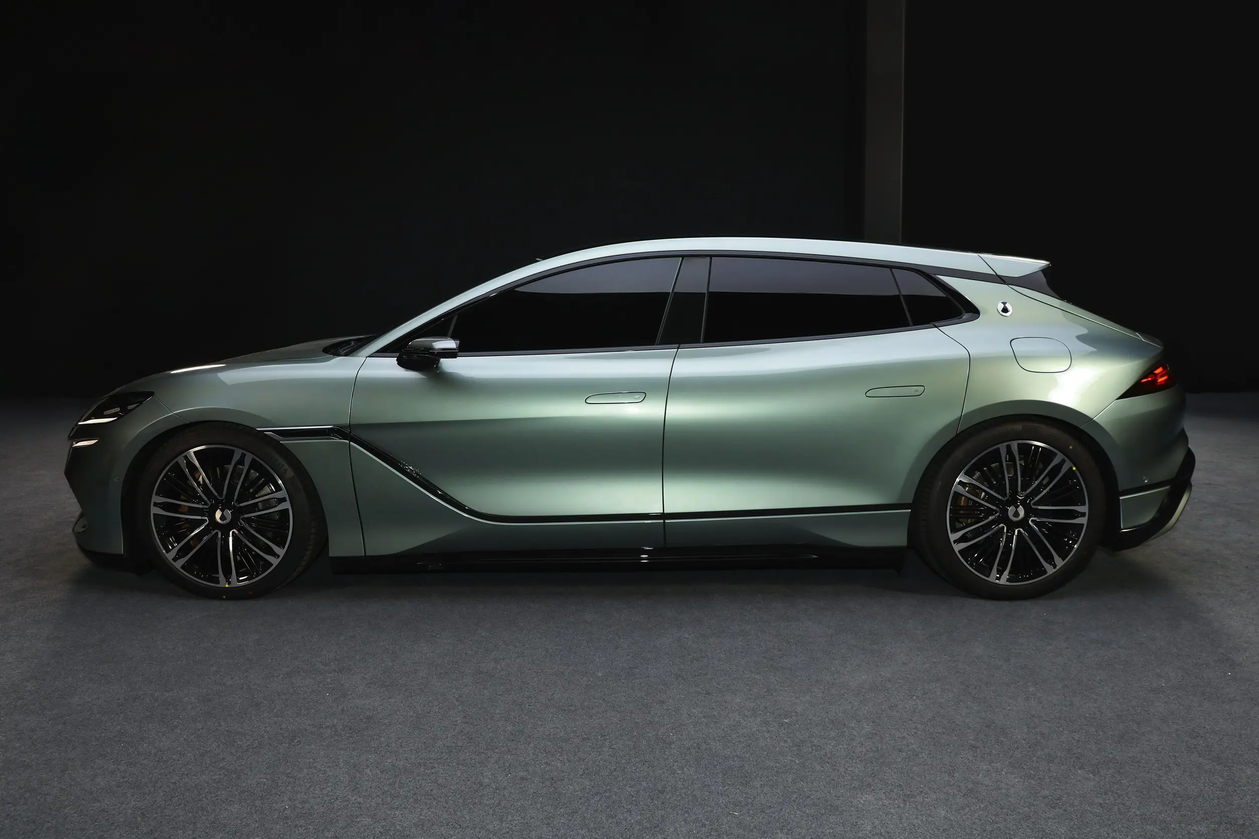 Denza Z9GT EV 2024 appearance-3