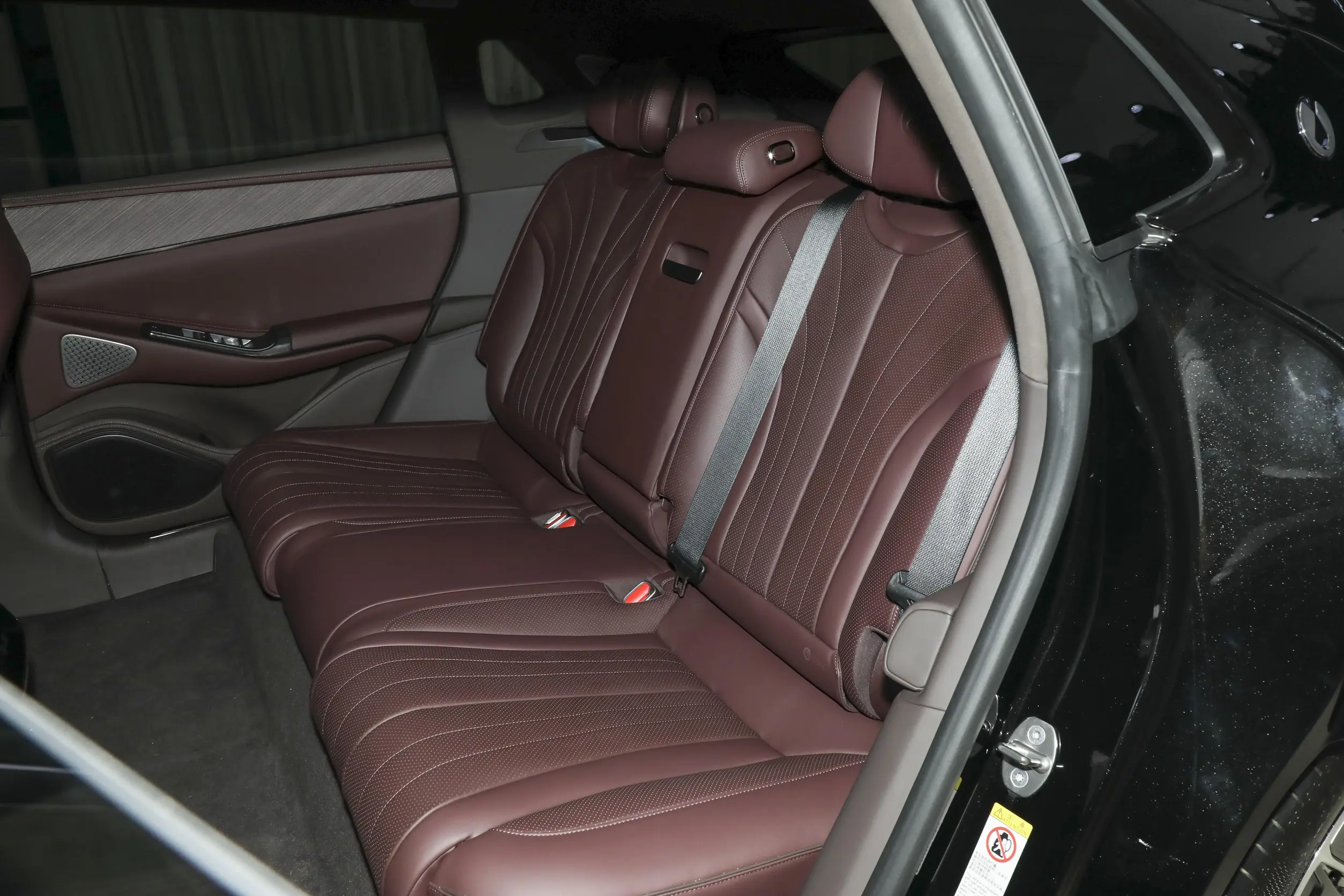 Denza Z9GT EV 2024 space-2