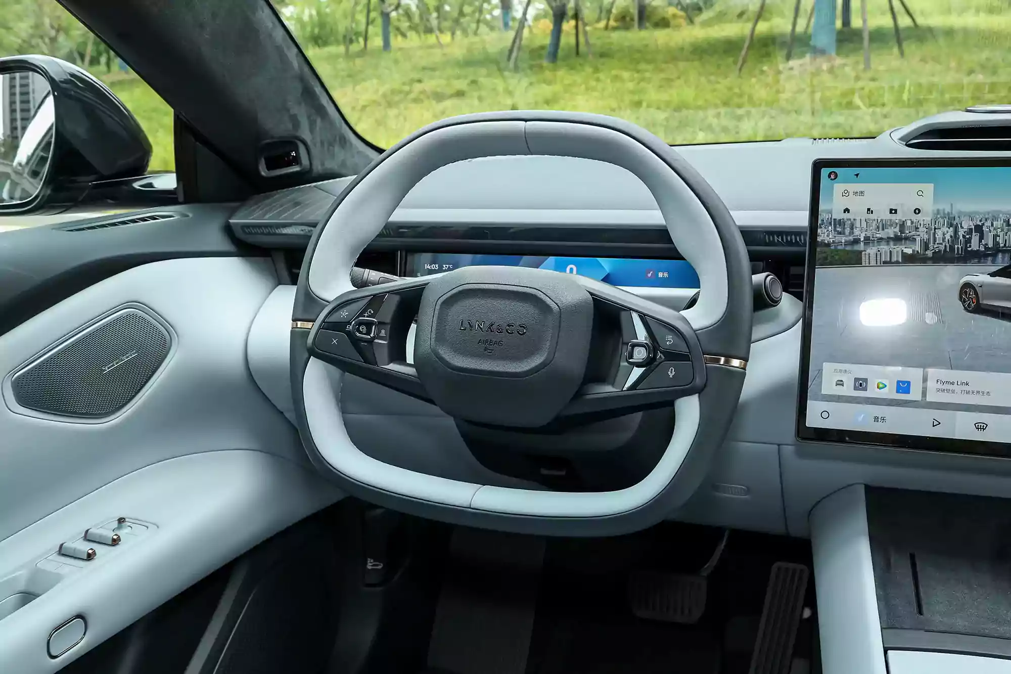 Lynk & Co Z10 2024 interior-2