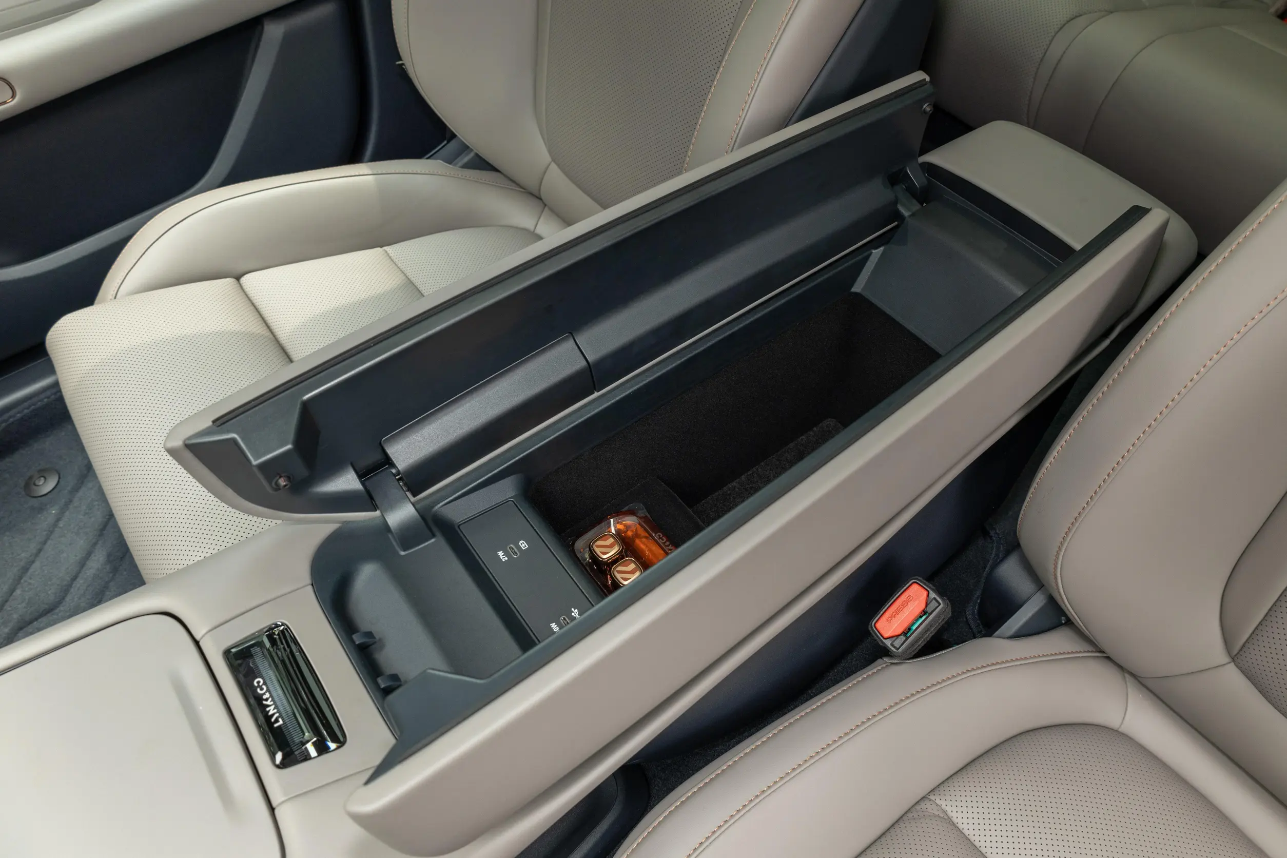 Lynk & Co Z10 2024 picture-10