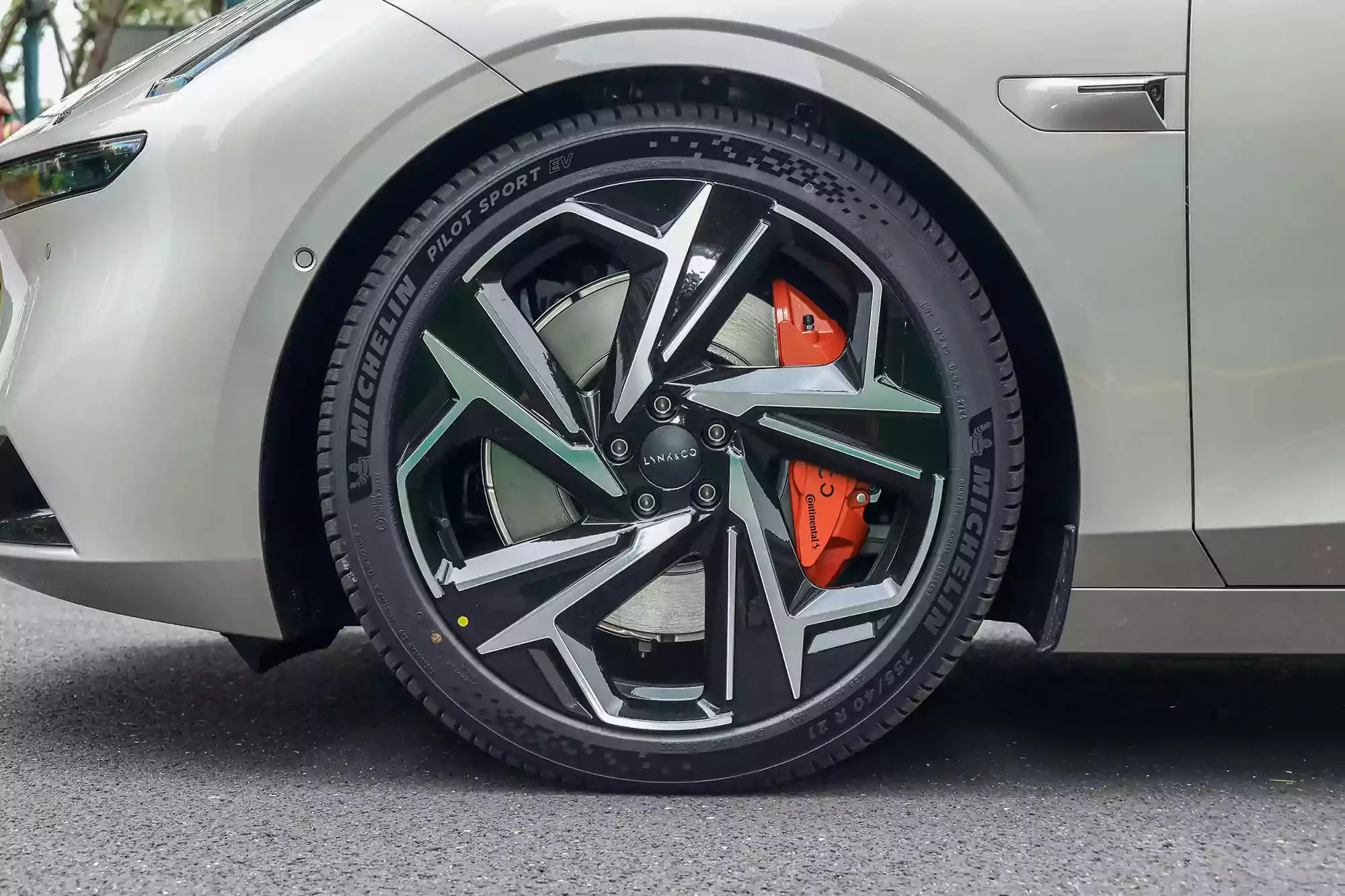 Lynk & Co Z10 2024 picture-2