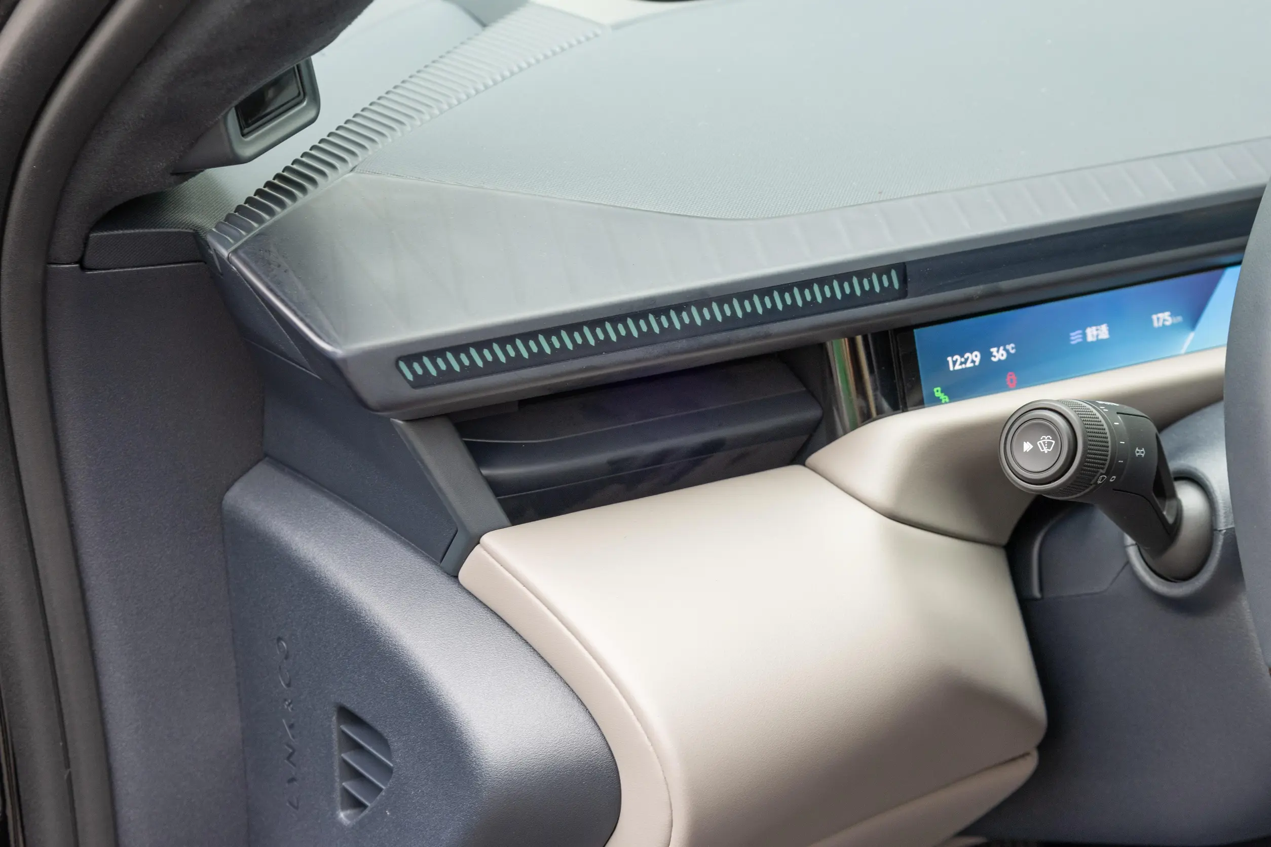 Lynk & Co Z10 2024 picture-5