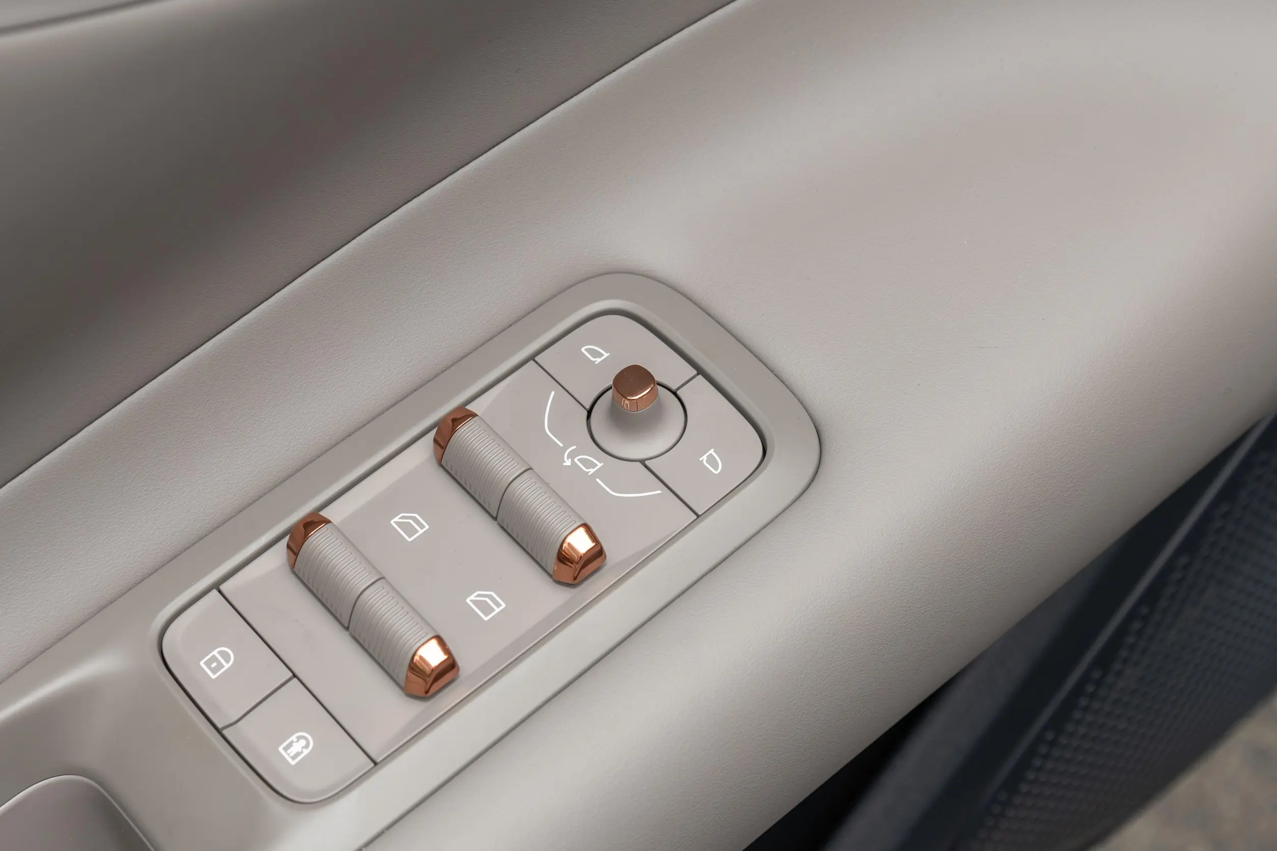 Lynk & Co Z10 2024 picture-9