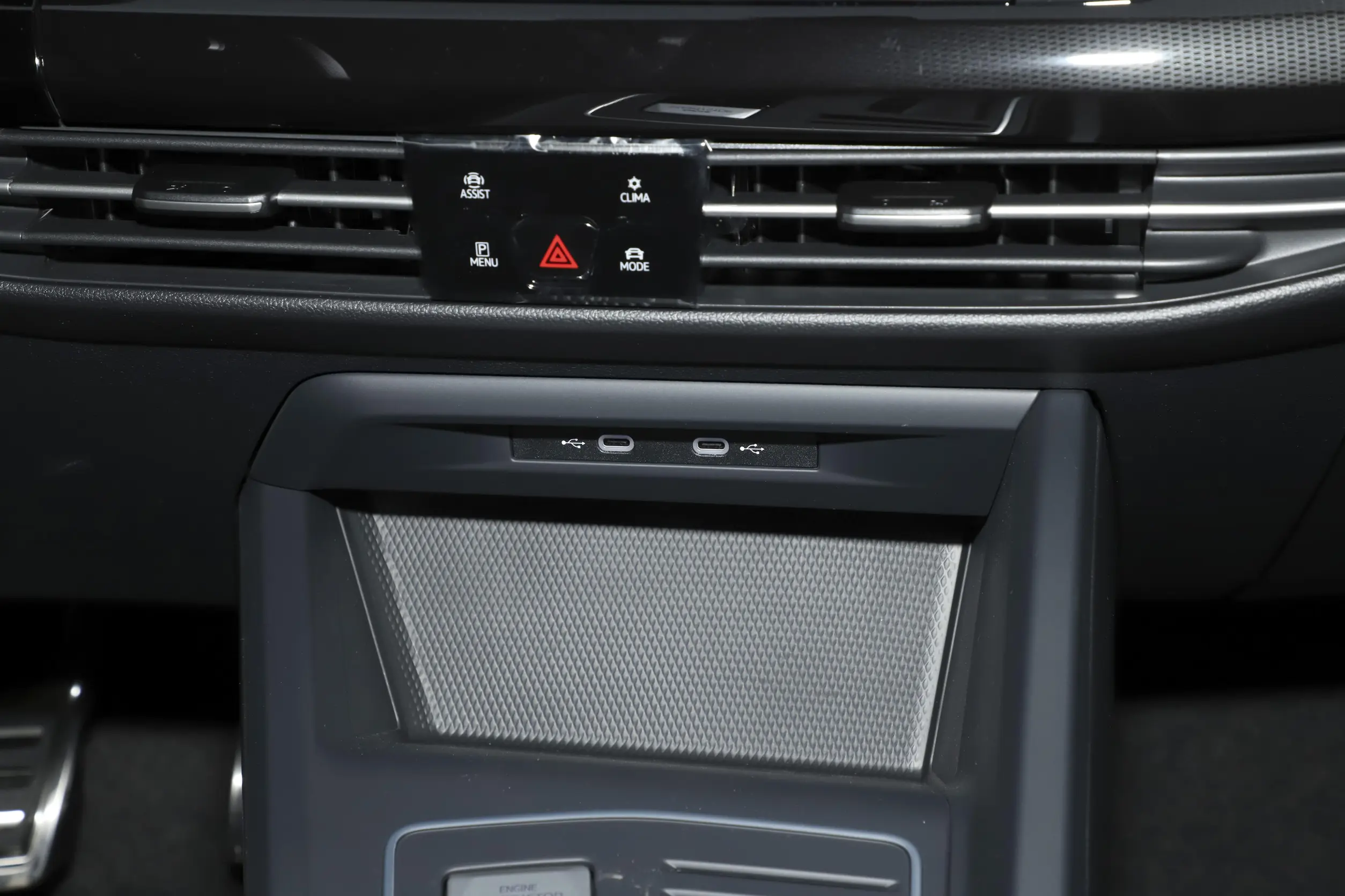 Volkswagen Golf 2024 picture-6