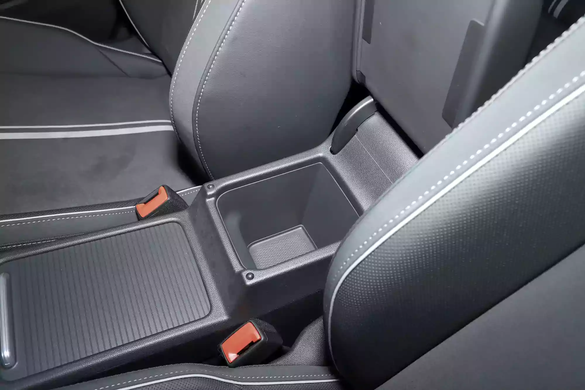 Volkswagen Golf 2024 picture-9