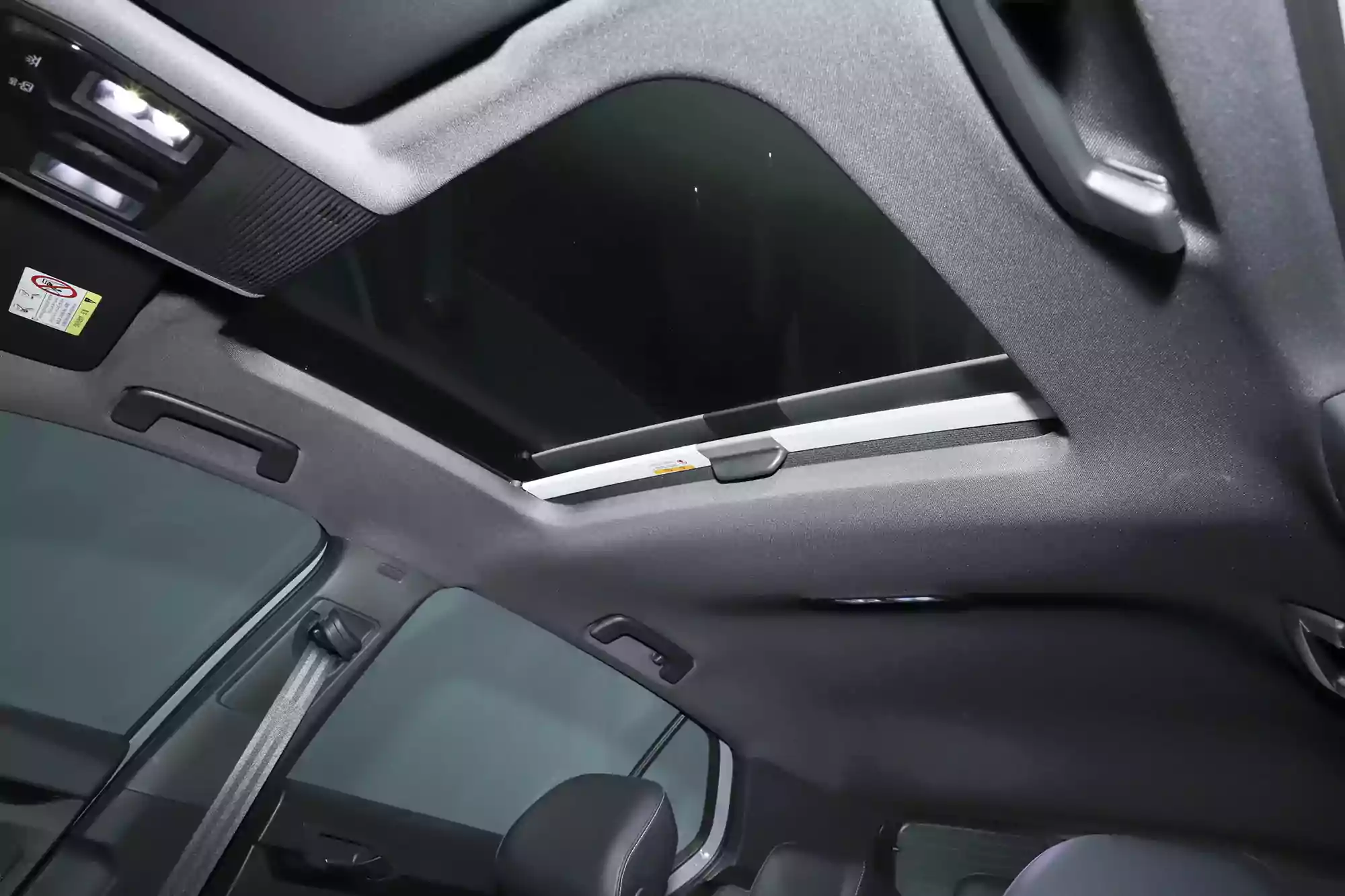 Volkswagen Golf 2024 space-3