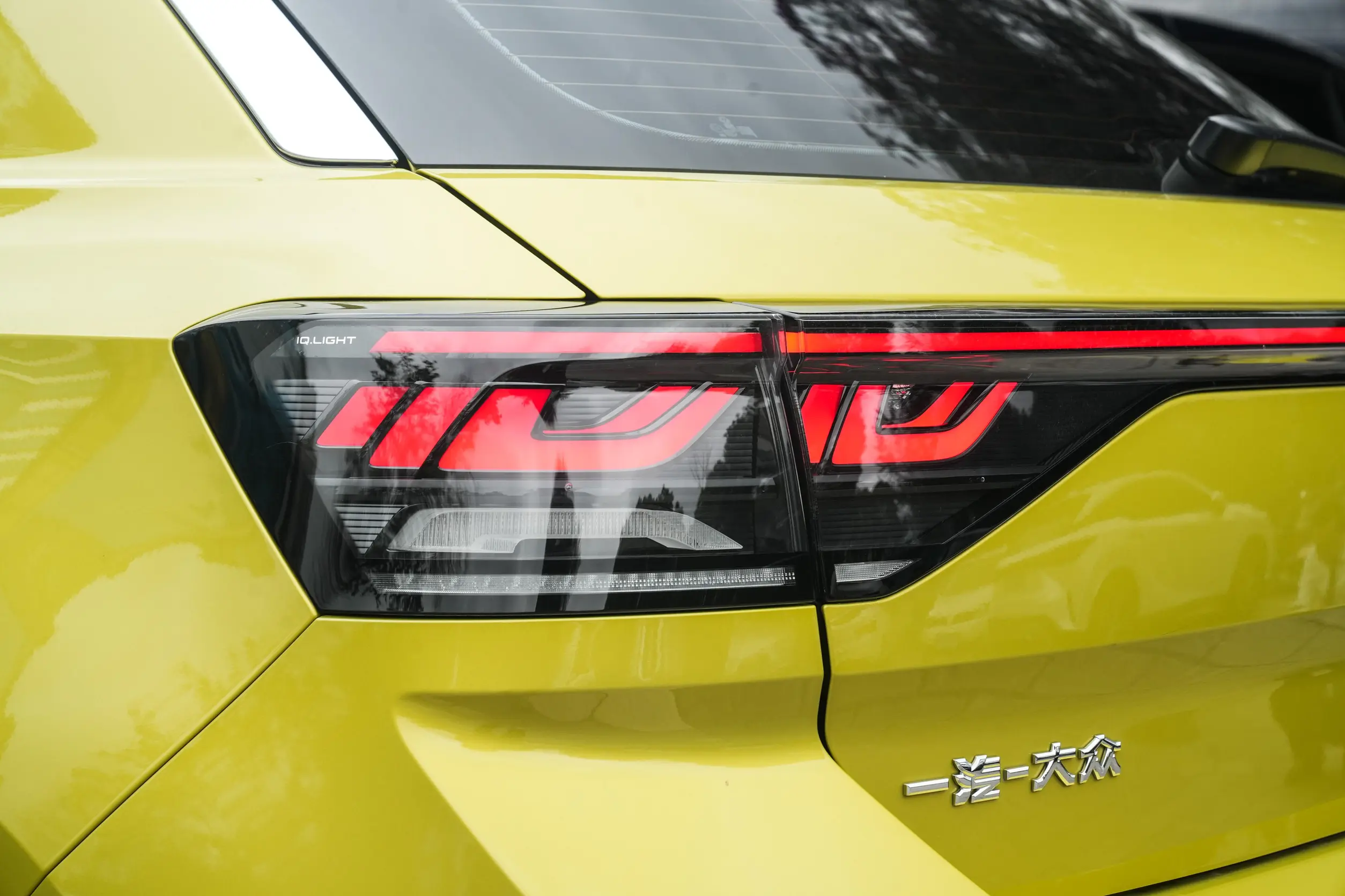 Volkswagen T-Roc 2024 picture-3