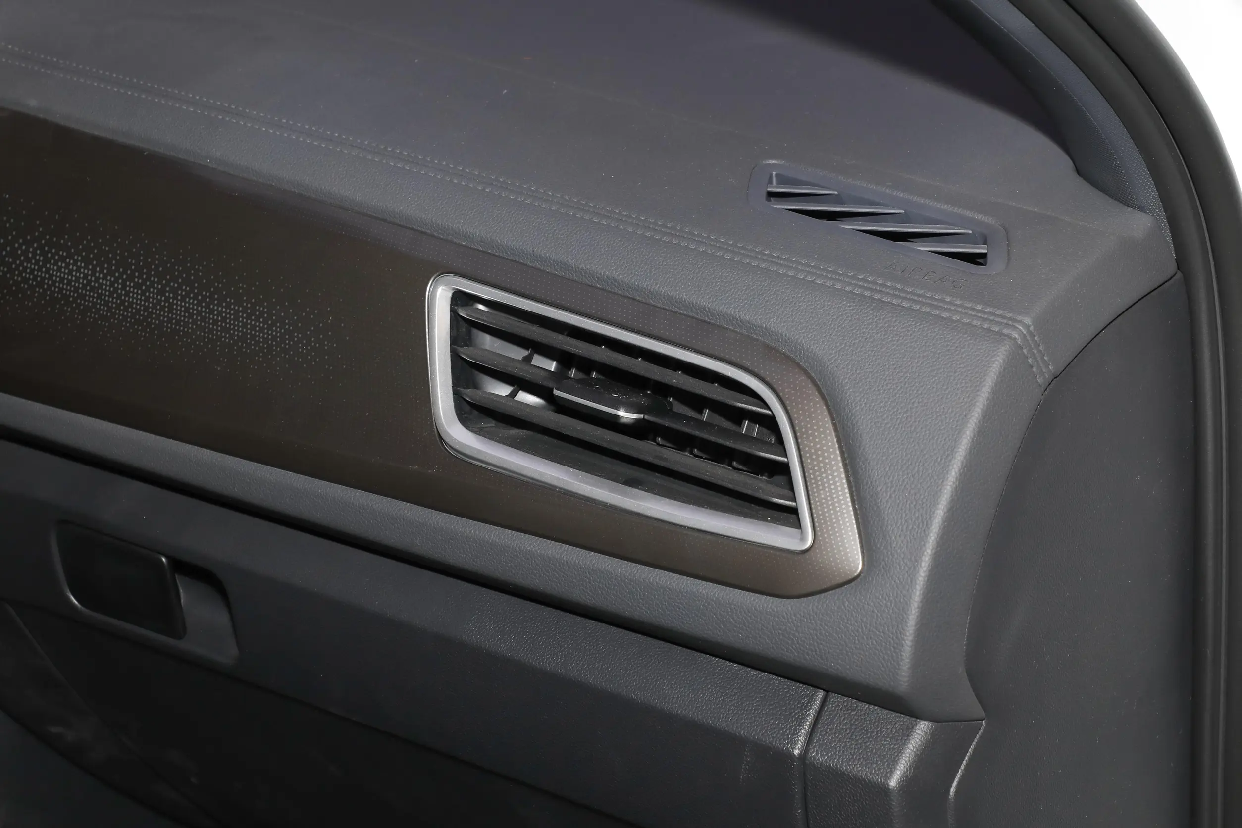 Volkswagen T-Roc 2024 picture-5