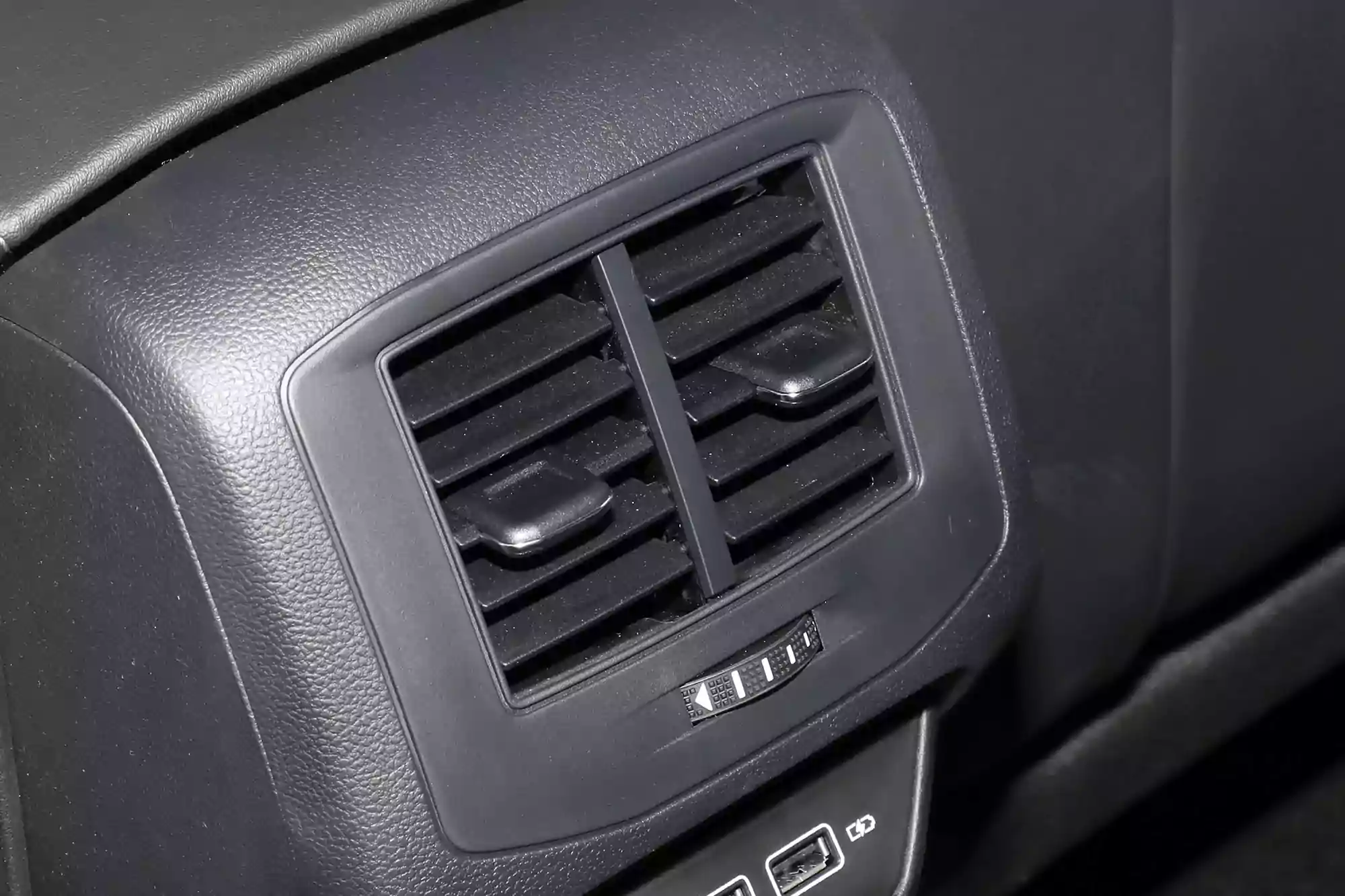 Volkswagen T-Roc 2024 picture-8