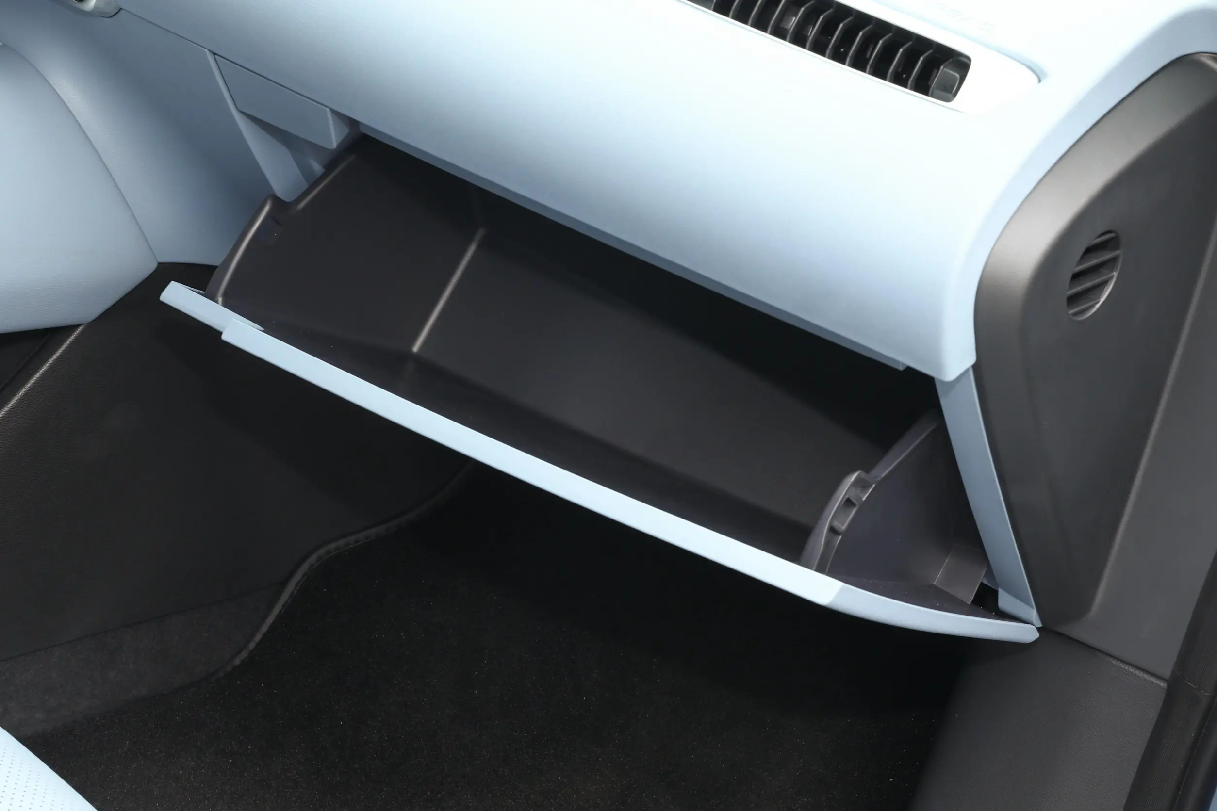 Xpeng MONA M03 2024 interior-4