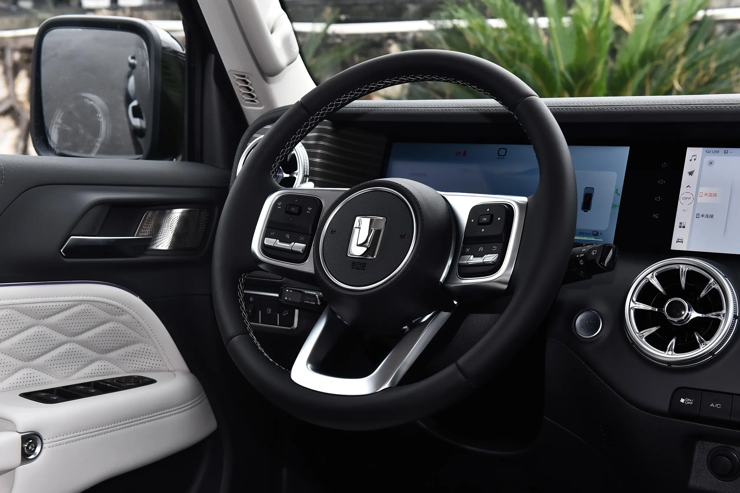 GWM Tank 300 Hi4-T 2024 interior-2