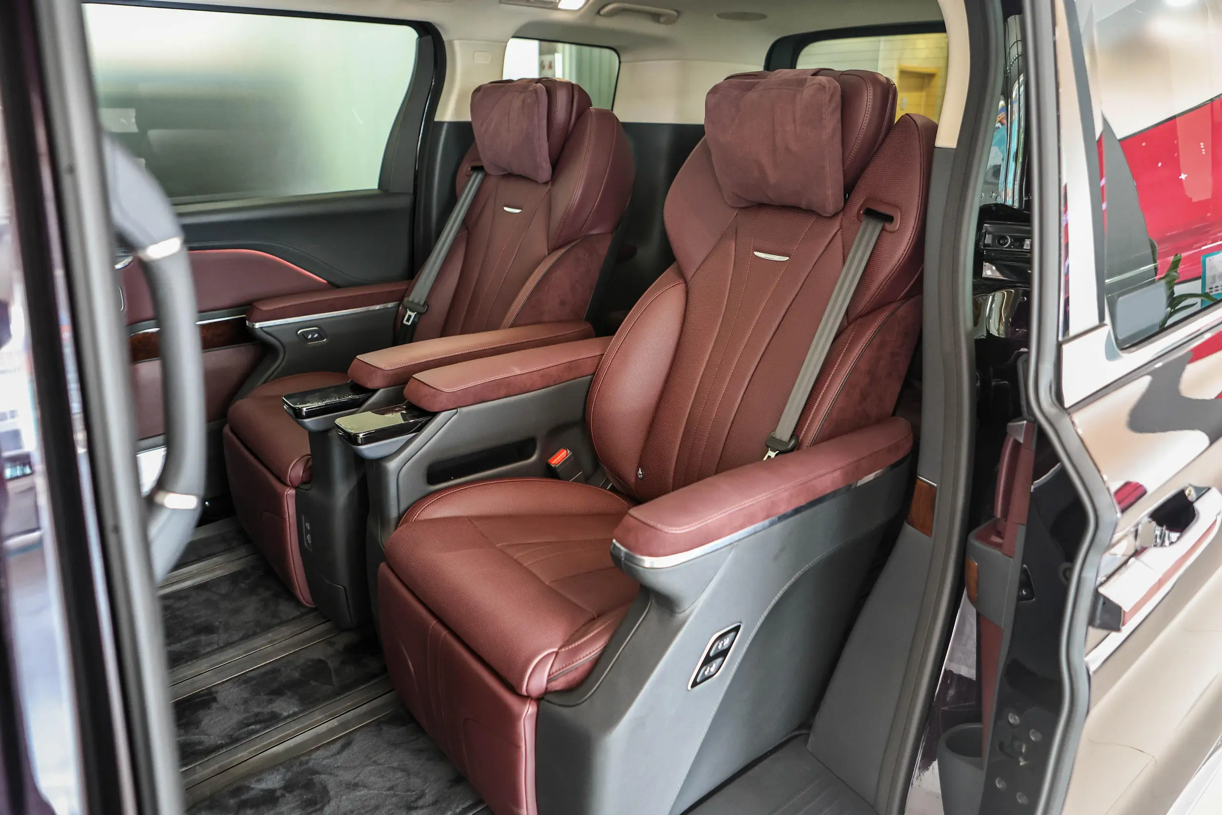 Hongqi HQ9 PHEV 2024 space-2