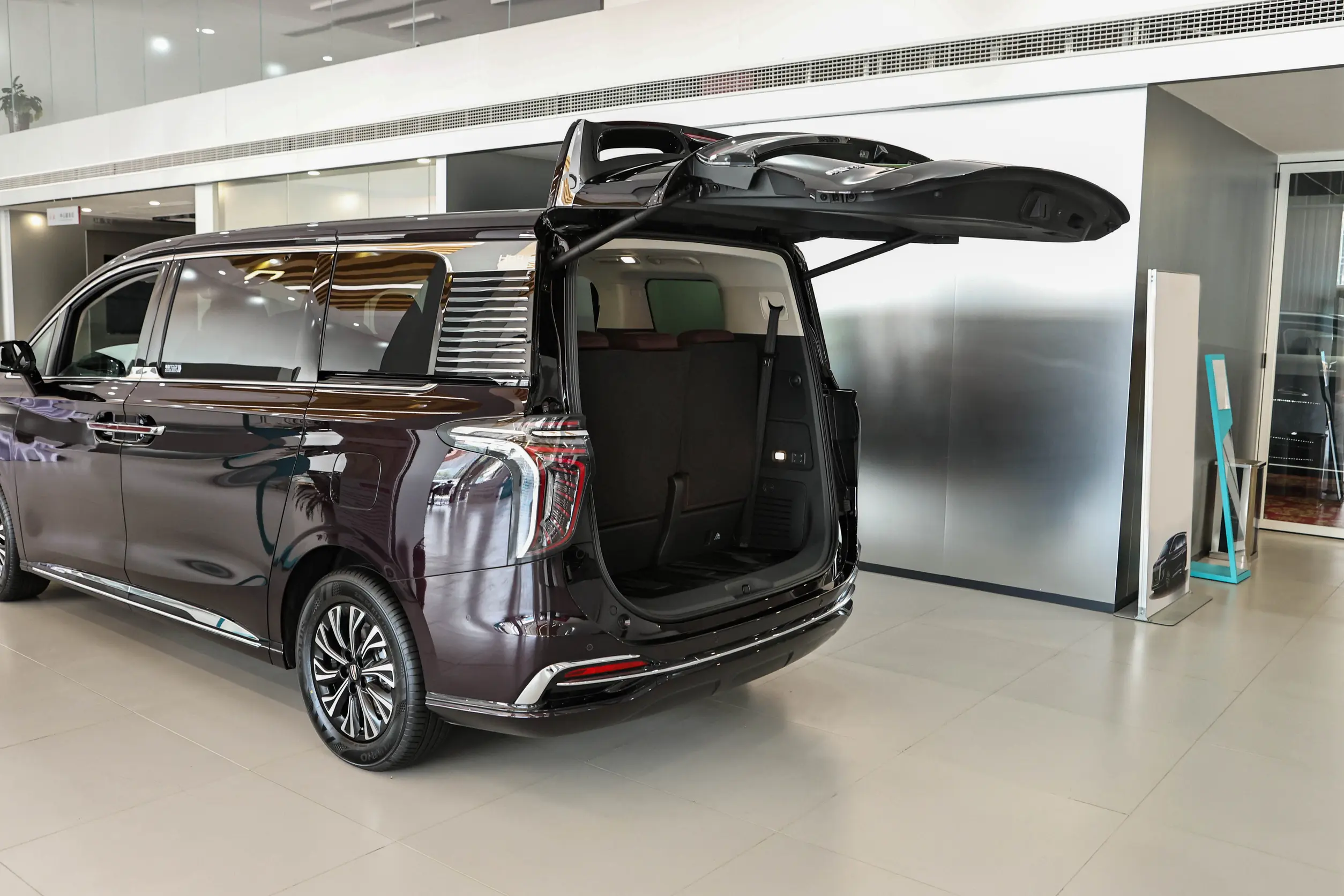Hongqi HQ9 PHEV 2024 space-4