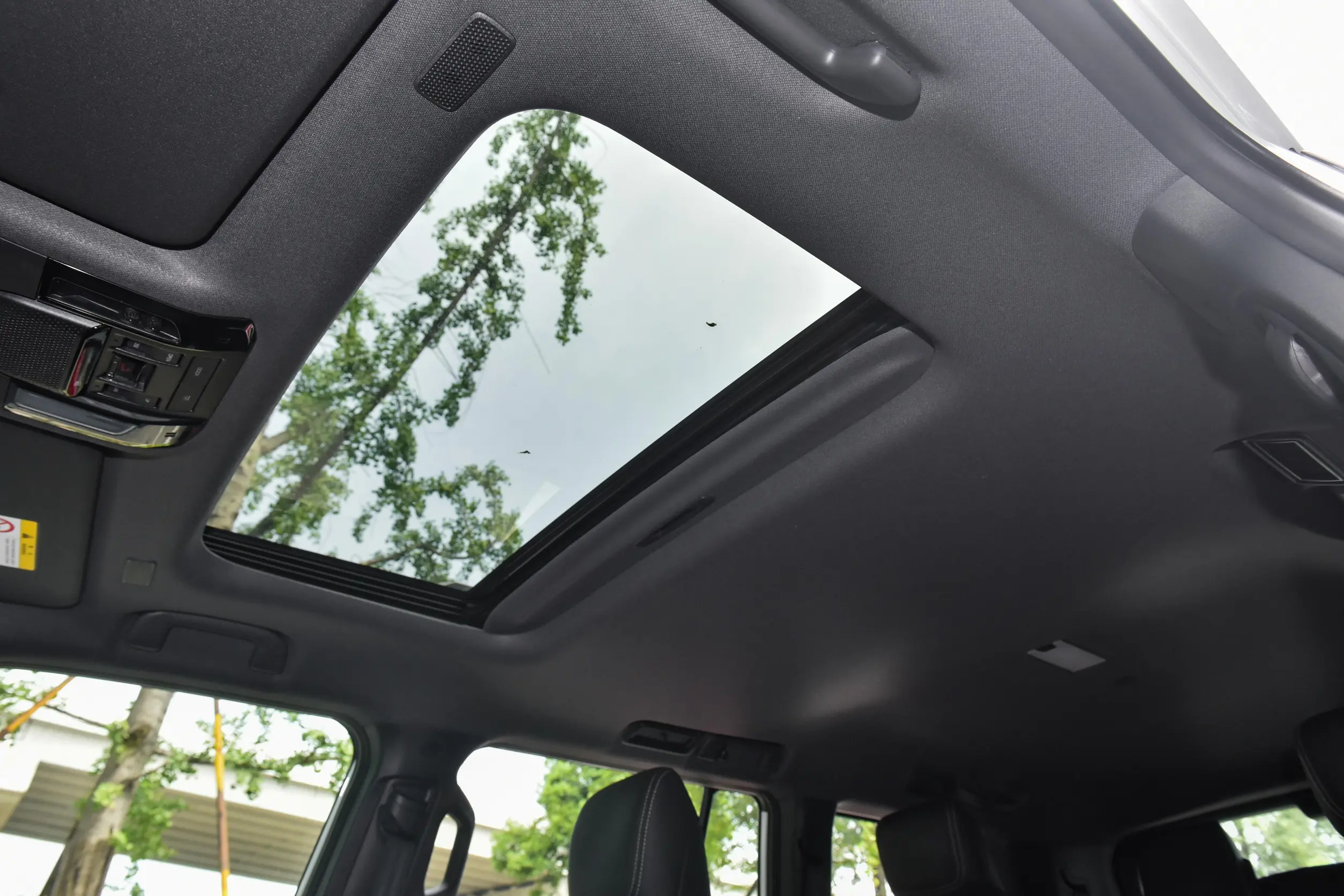 Toyota Land Cruiser Prado 2024 space-3