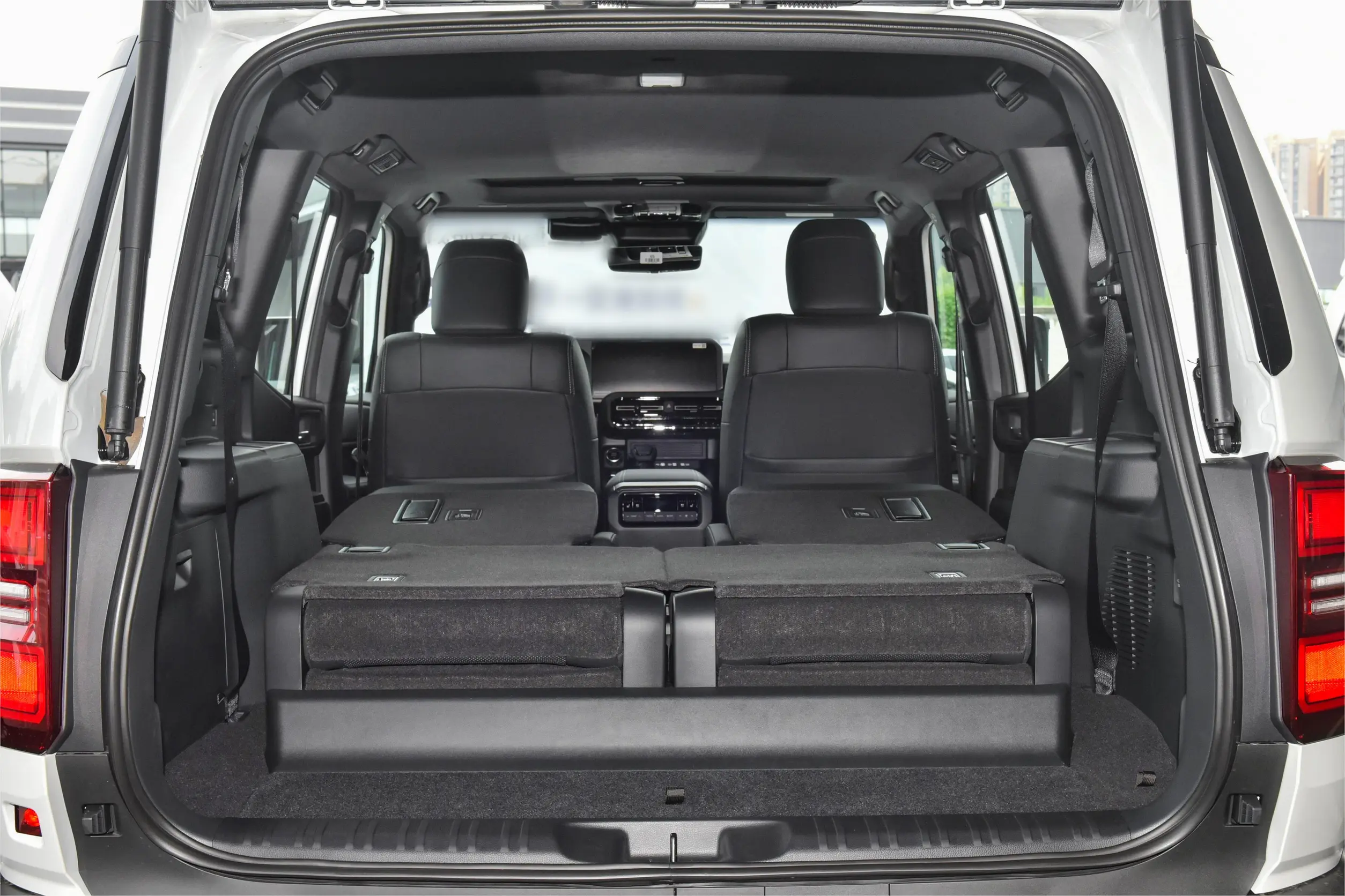 Toyota Land Cruiser Prado 2024 space-4