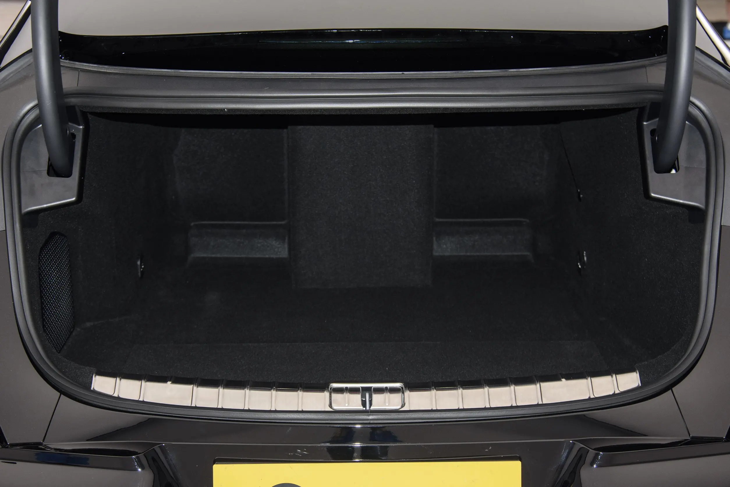 Denza Z9 DM 2024 space-4