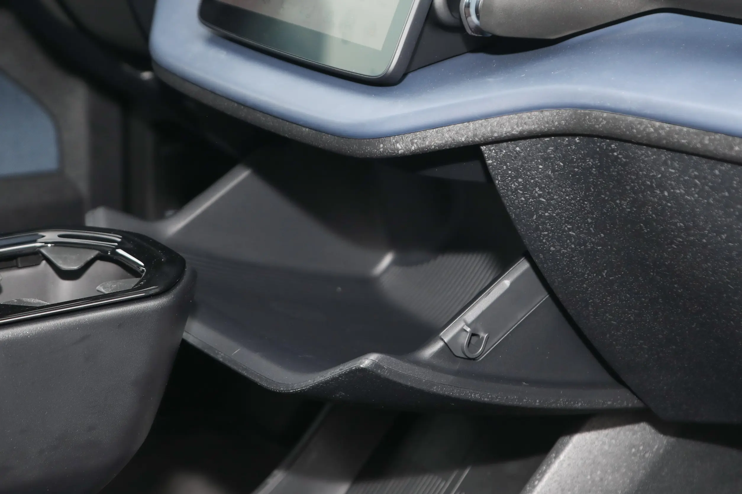 Volvo EX30 2025 interior-4