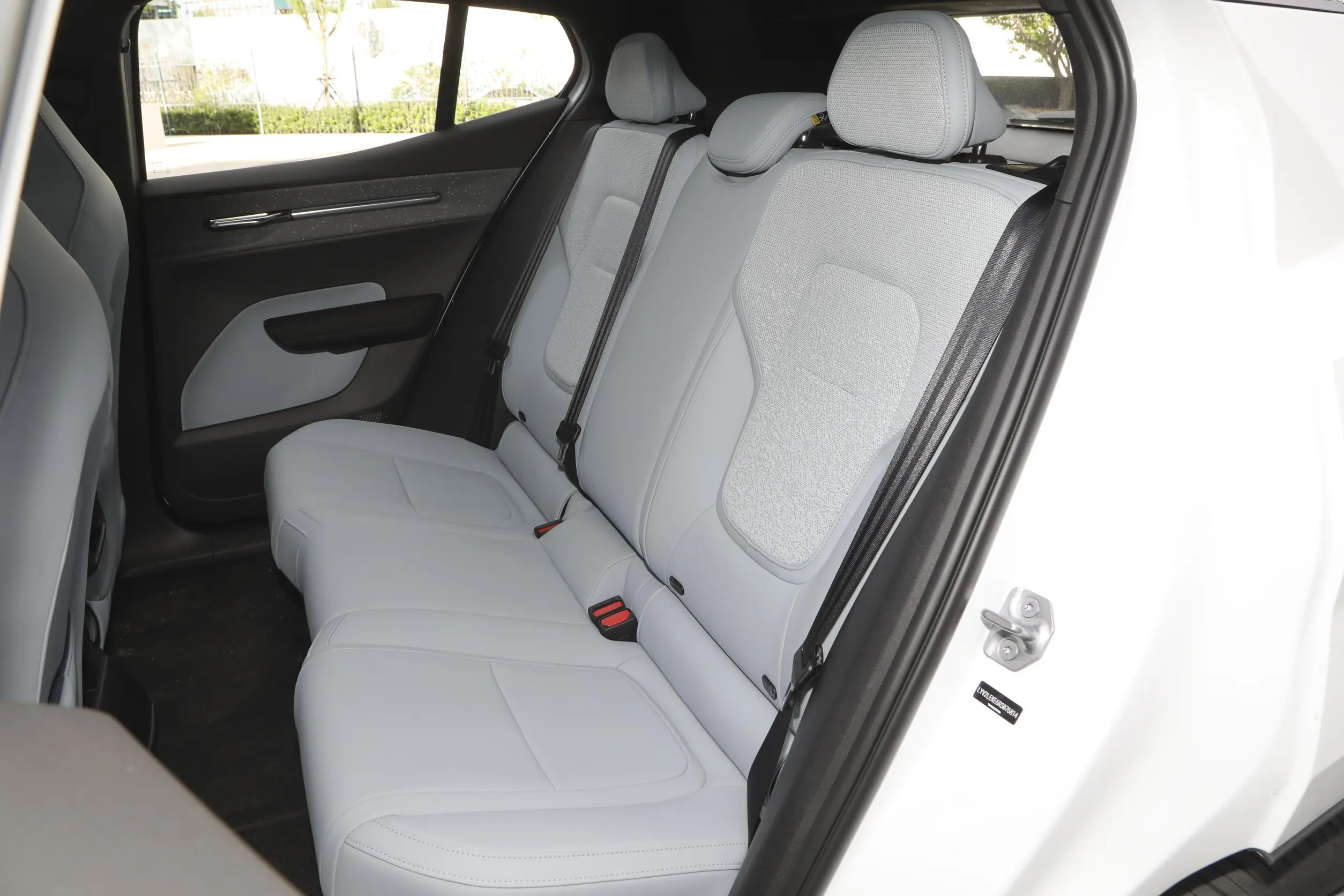 Volvo EX30 2025 space-2