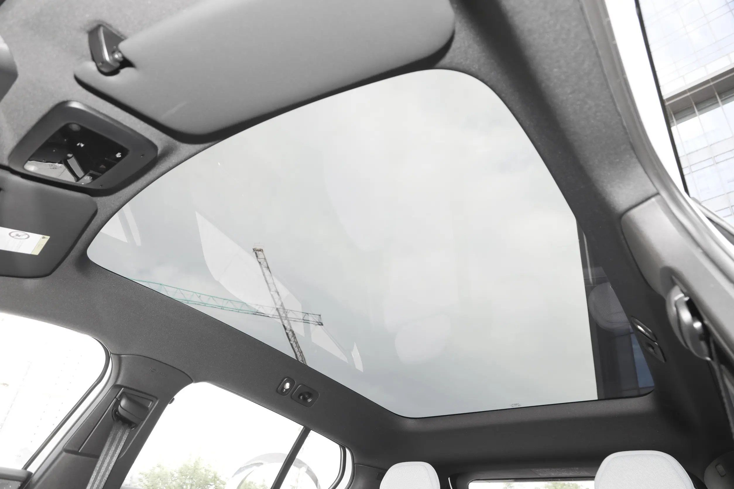 Volvo EX30 2025 space-3