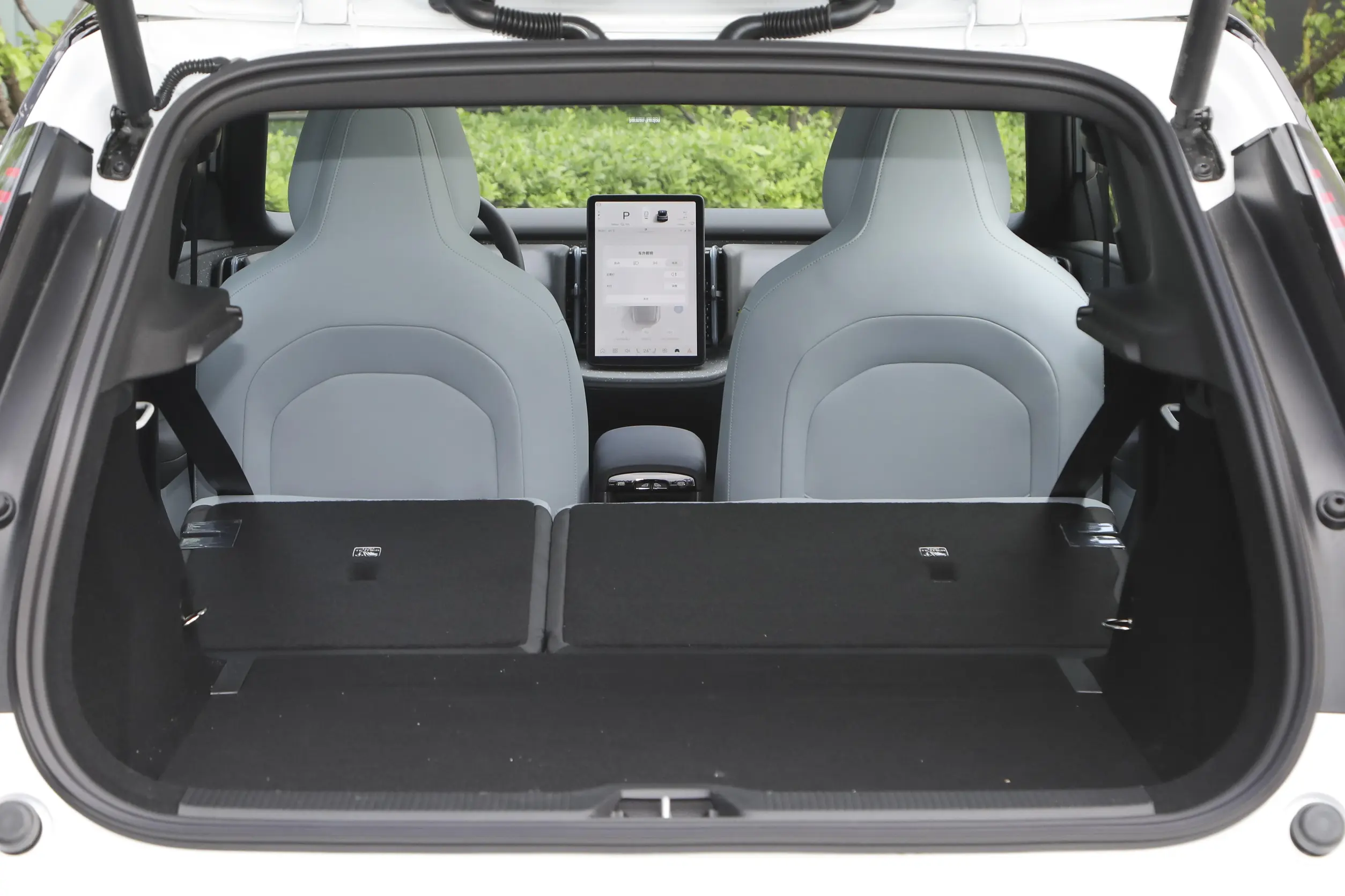 Volvo EX30 2025 space-4