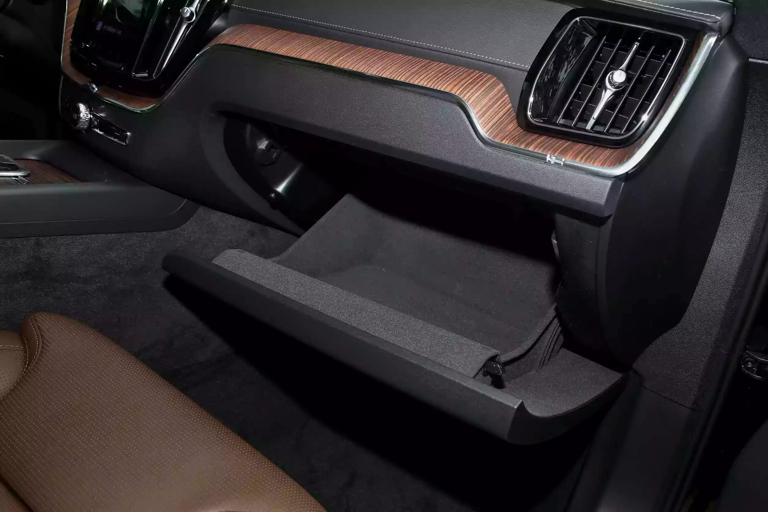 Volvo XC60 PHEV 2025 interior-4