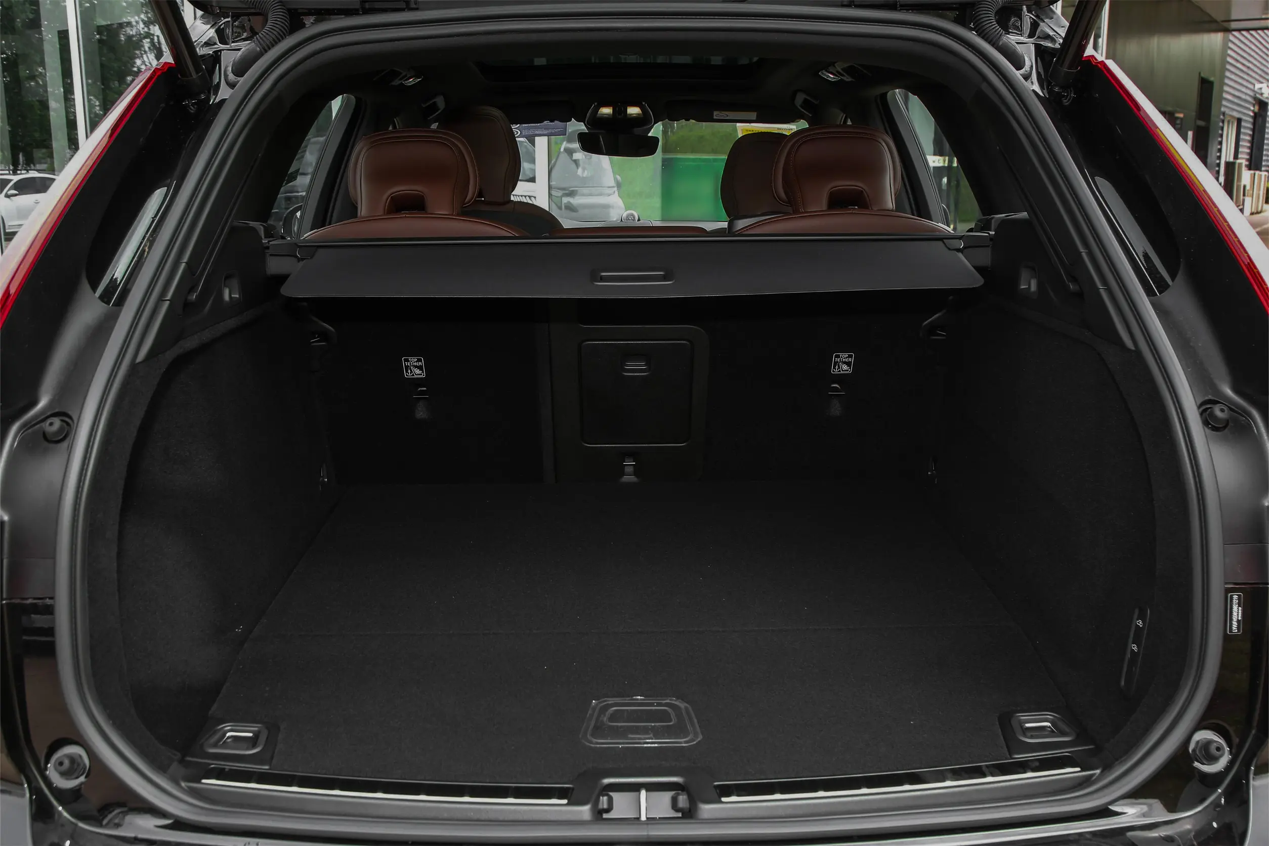 Volvo XC60 PHEV 2025 space-4