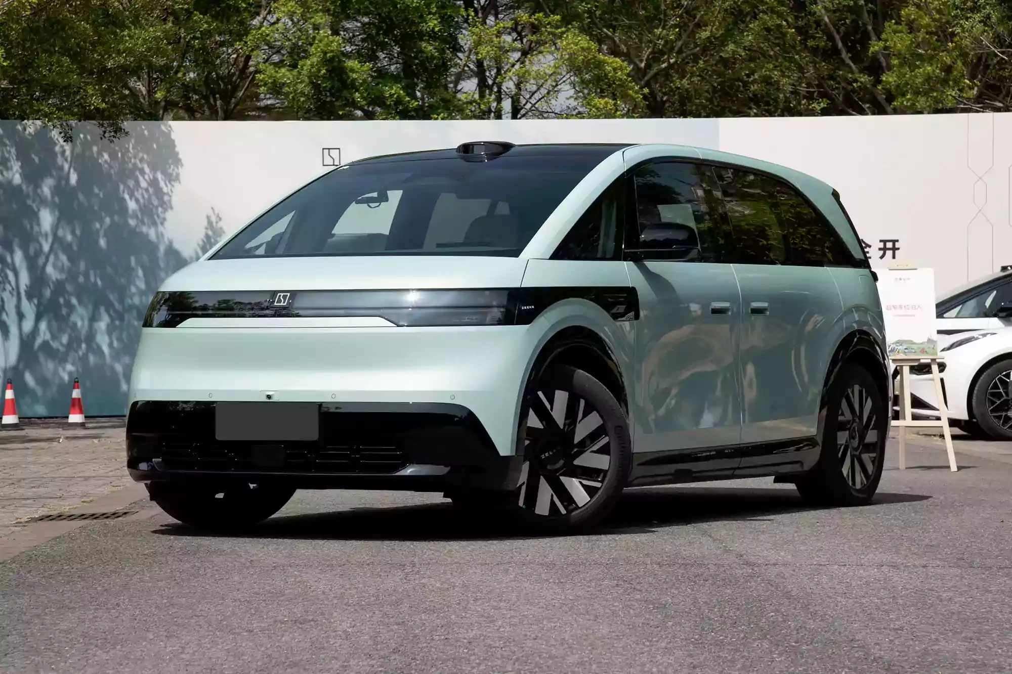 ZEEKR MIX 2025 picture (12)